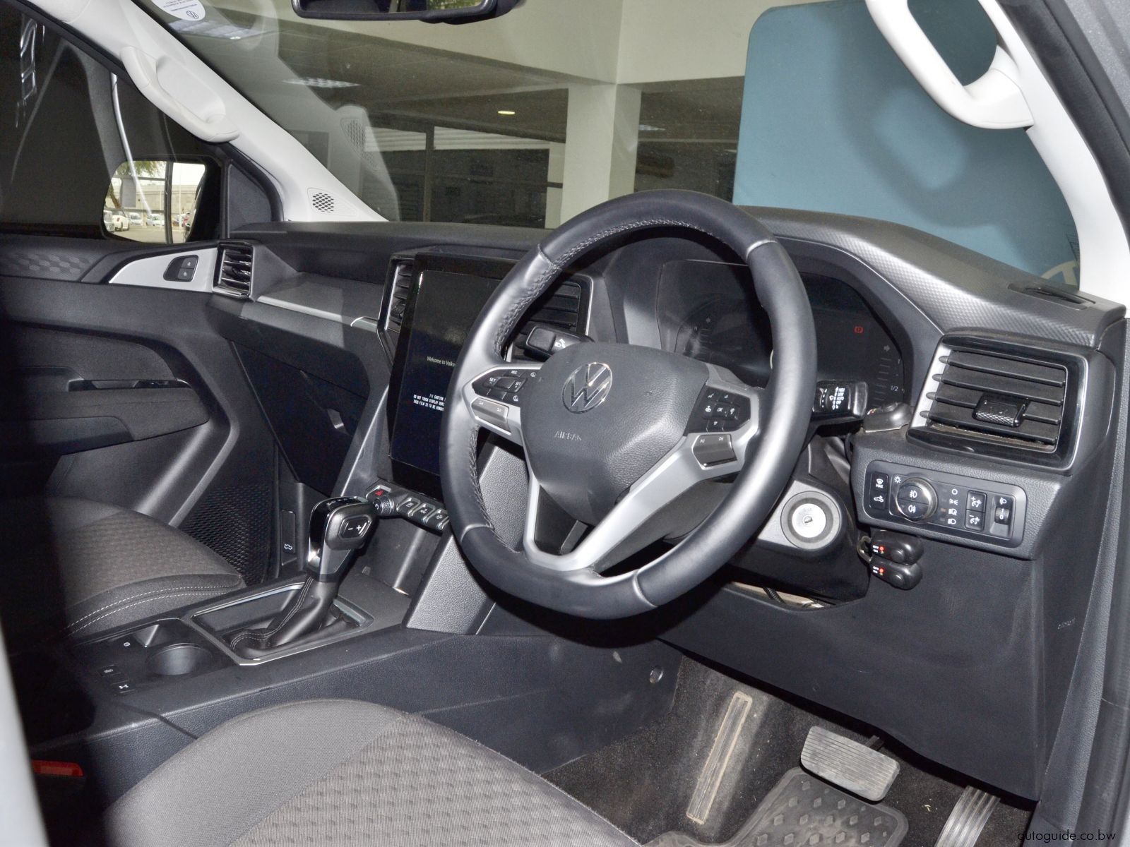 2025 Volkswagen Amarok Adventure Edition photo