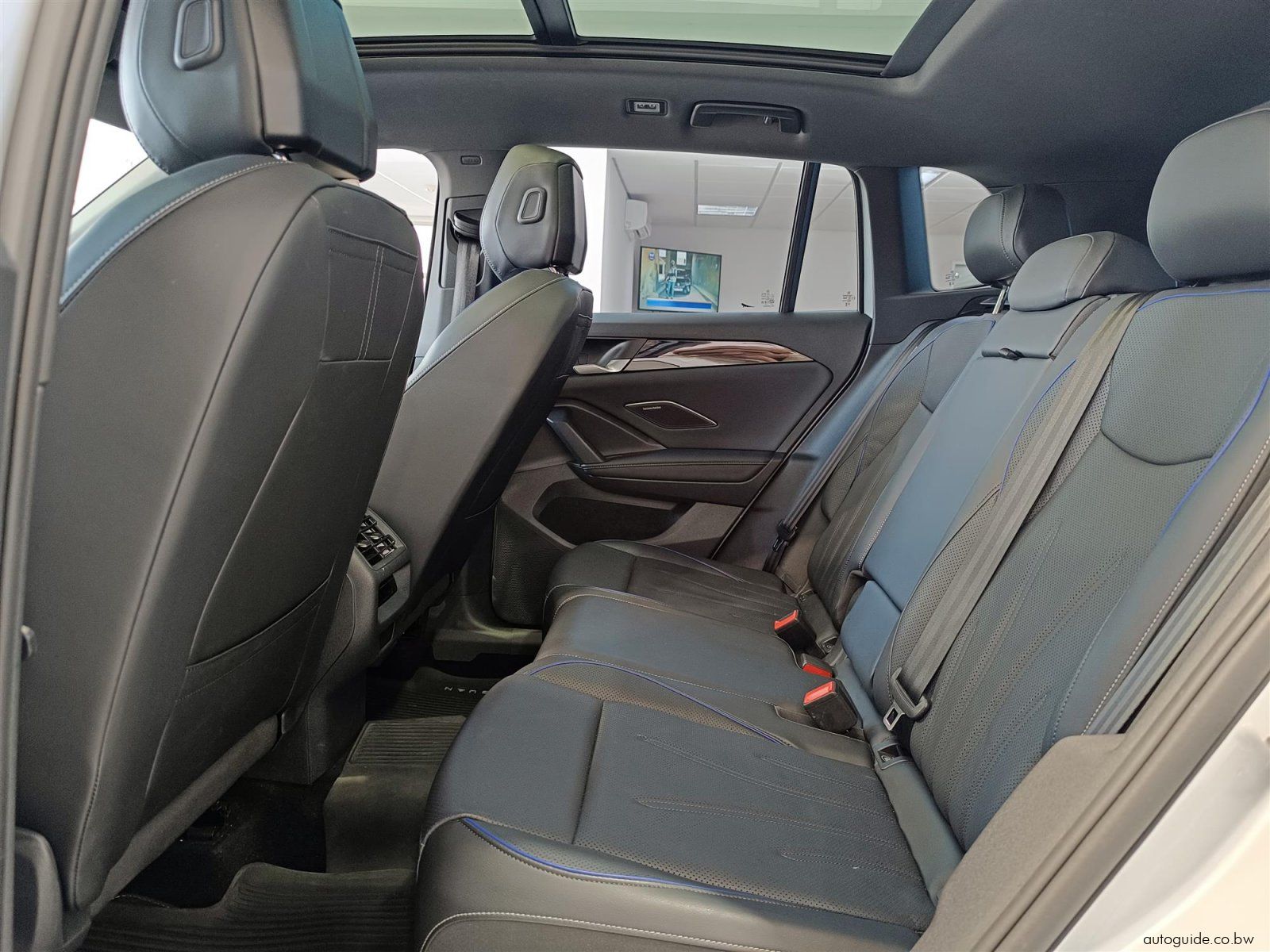 2025 Volkswagen Tiguan 2.0TDi 110kw R-Line photo