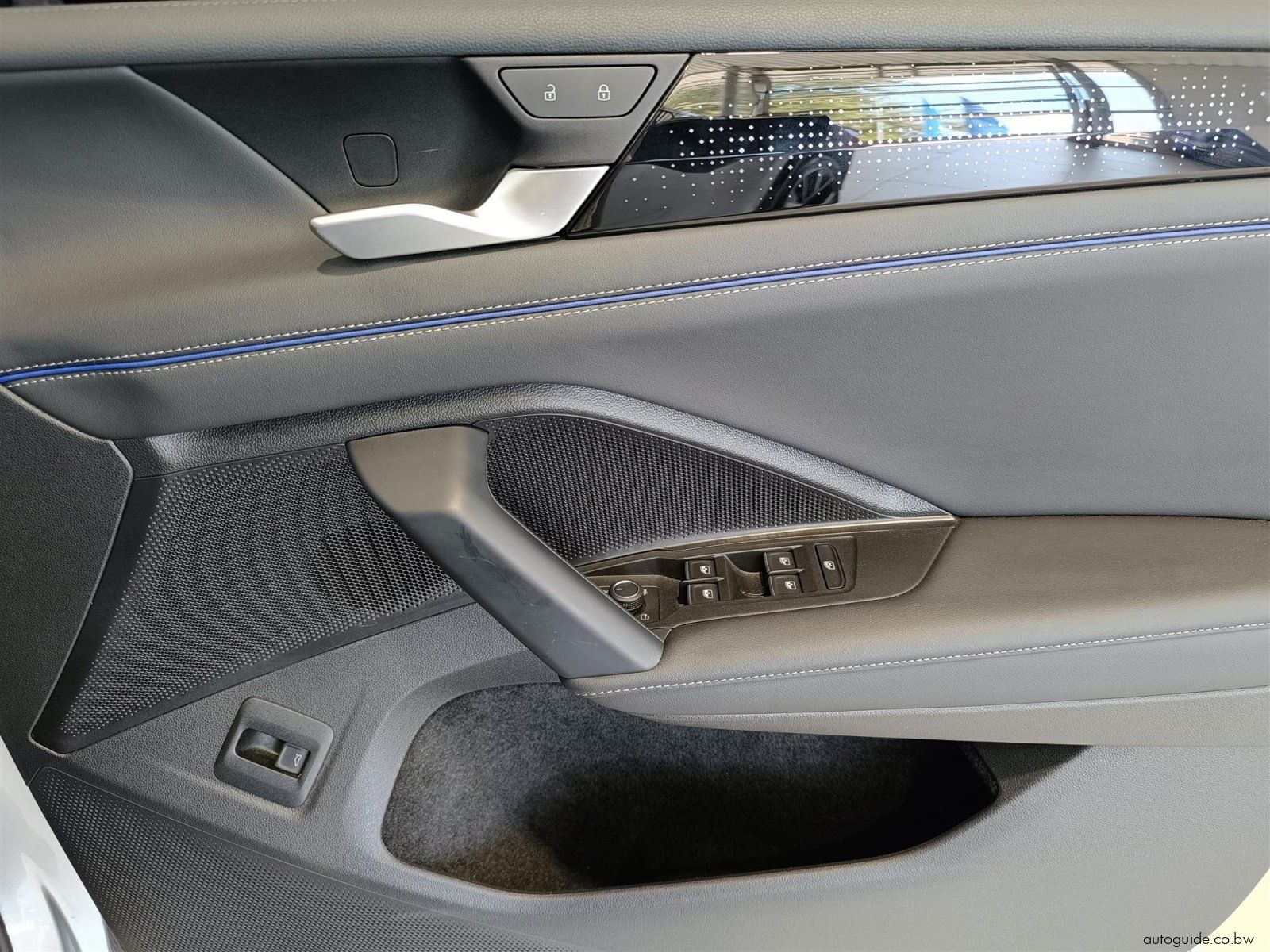 2025 Volkswagen Tiguan 2.0TDi 110kw R-Line photo