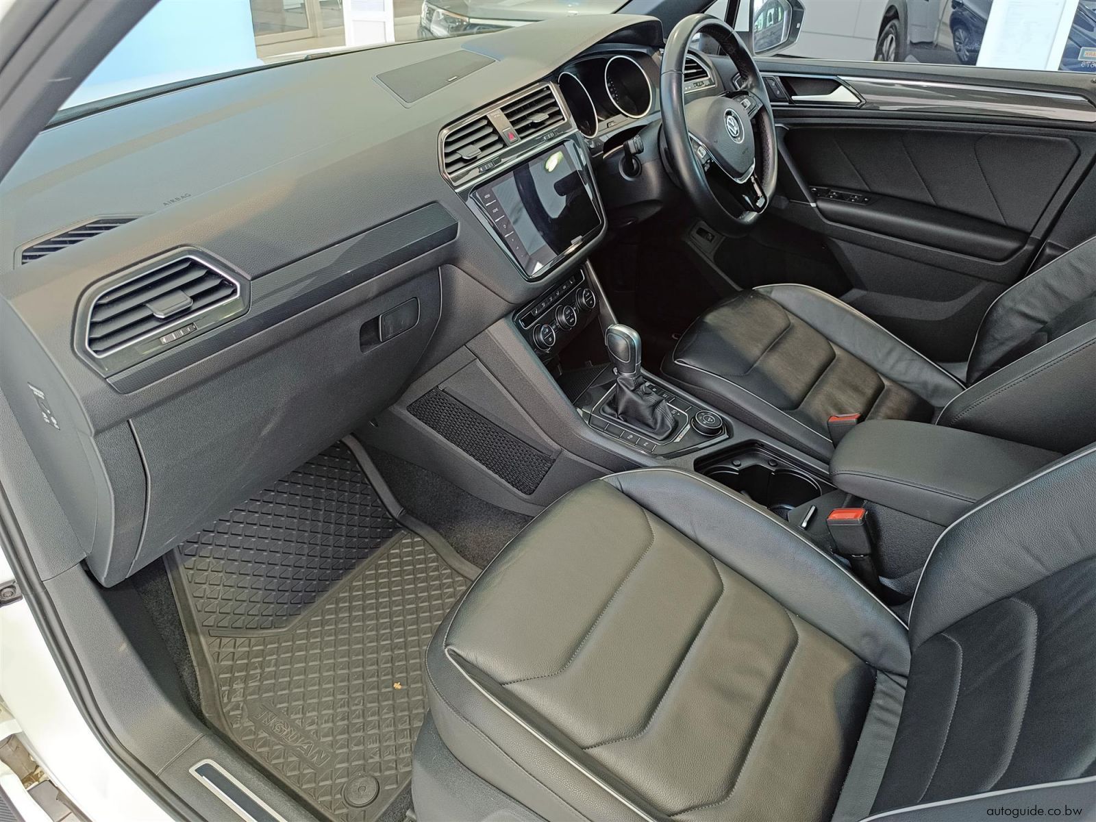 2018 Volkswagen Tiguan 2.0TDI HighLine R-Line photo