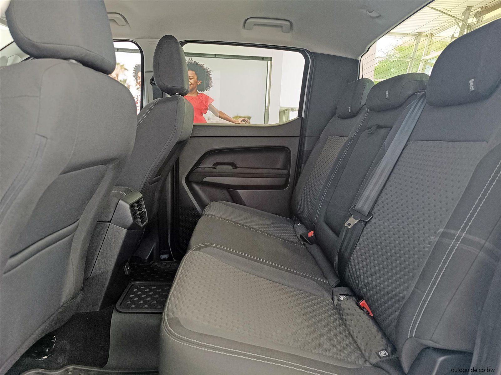2026 Volkswagen Amarok Base 2.0TDi A/T 4x2 photo