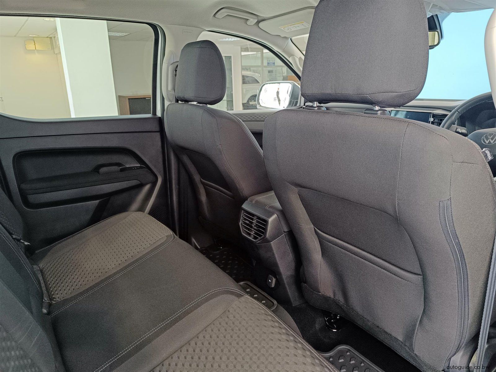 2026 Volkswagen Amarok Base 2.0TDi A/T 4x2 photo