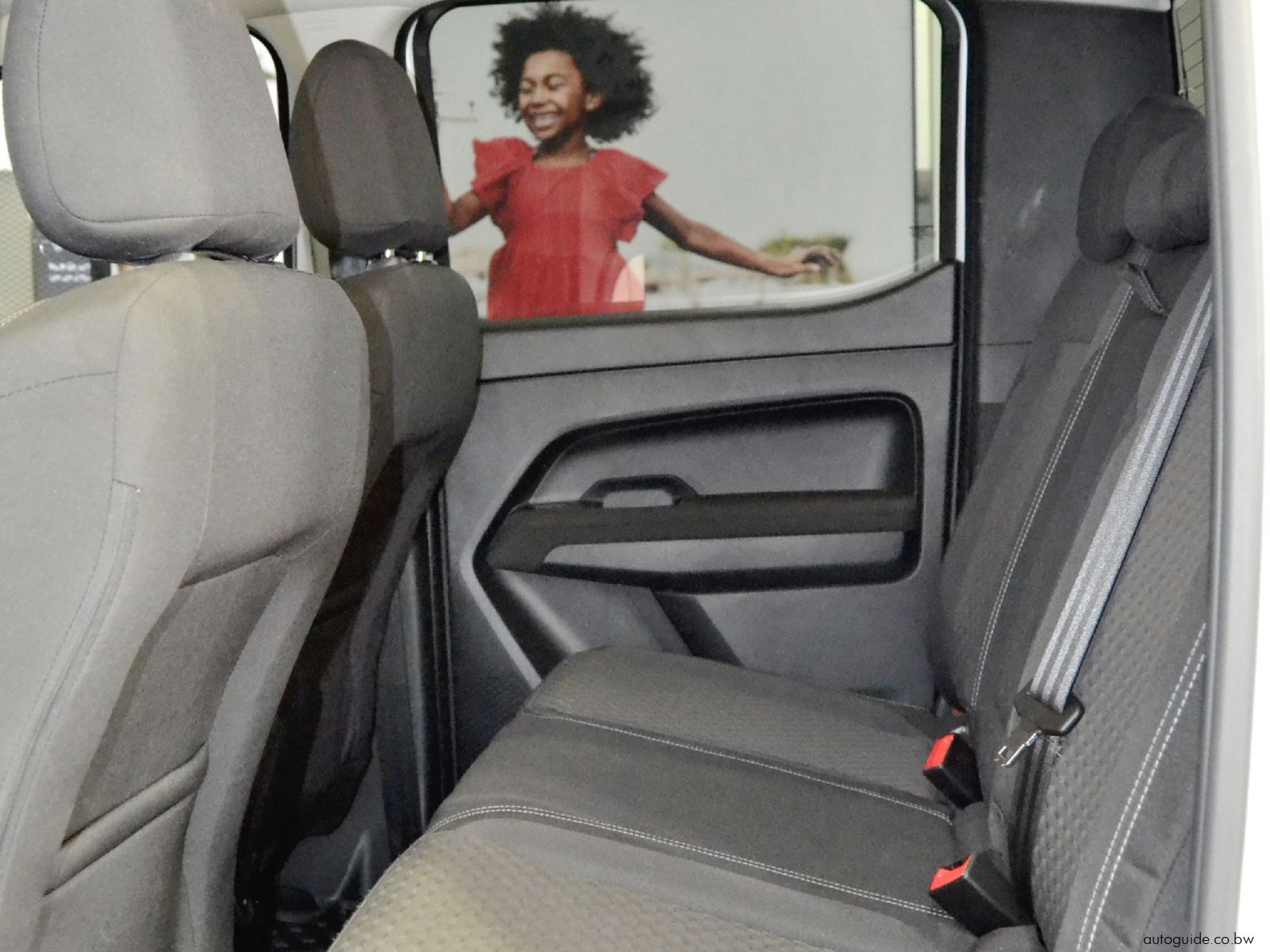 2025 Volkswagen Amarok Mayhem photo