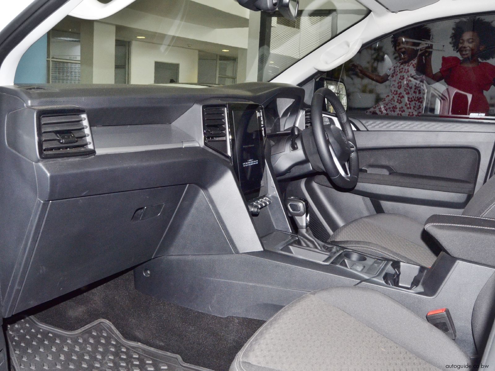 2025 Volkswagen Amarok Mayhem photo