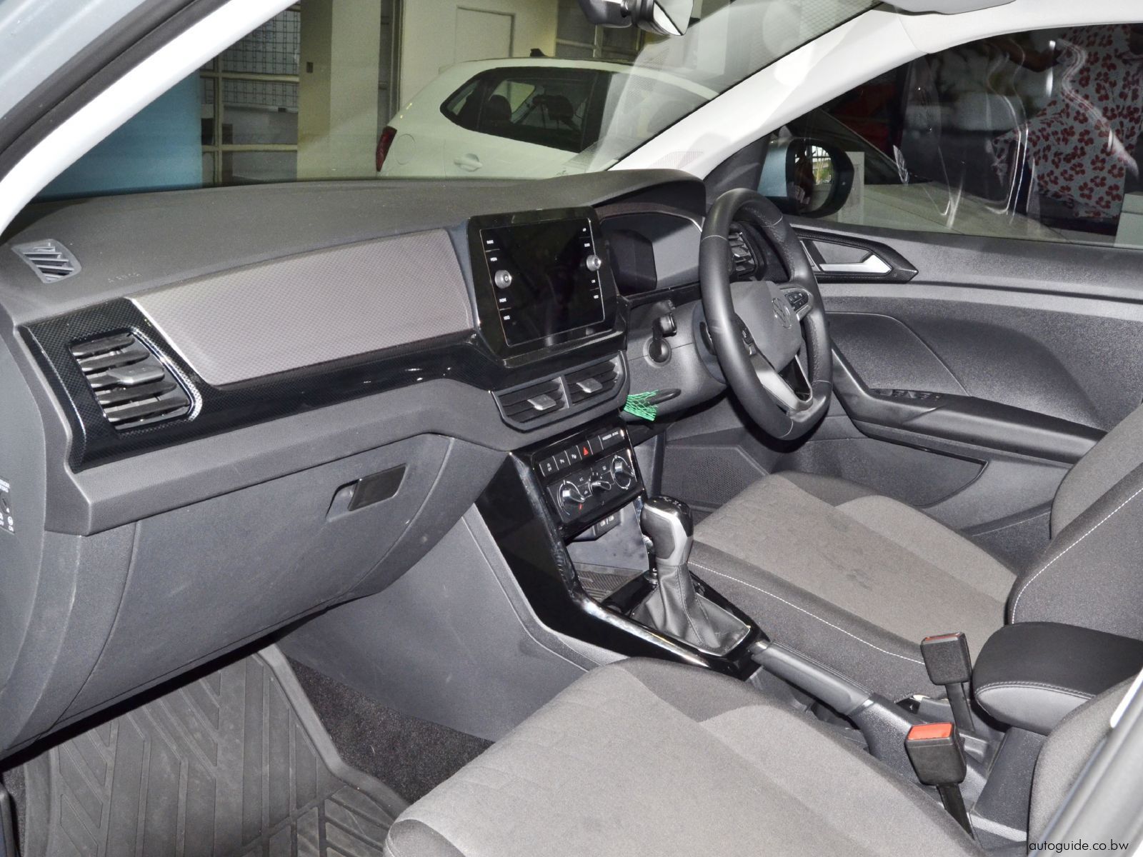 2025 Volkswagen T-Cross Life photo