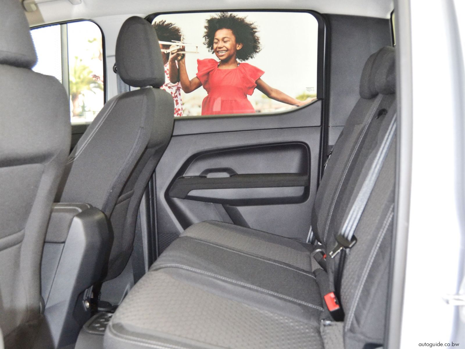 2025 Volkswagen Amarok Life - A/T - 4x2 photo