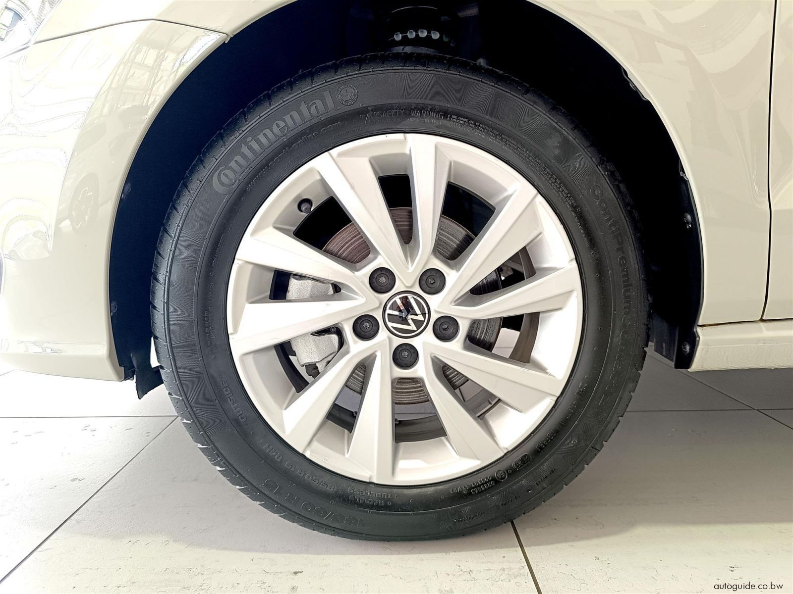 2025 Volkswagen Polo Vivo Life 1.4L photo