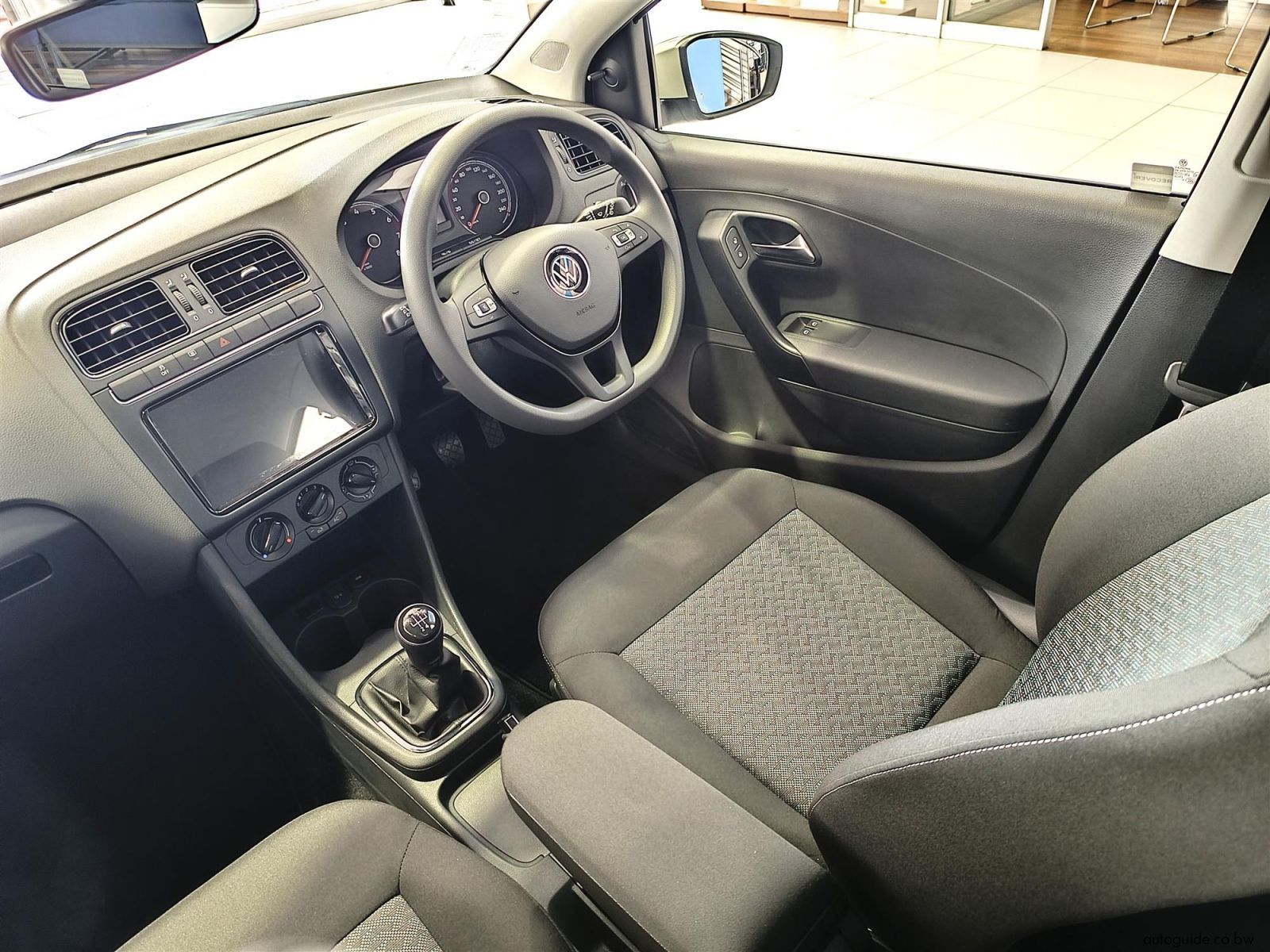 2025 Volkswagen Polo Vivo Life 1.4L photo