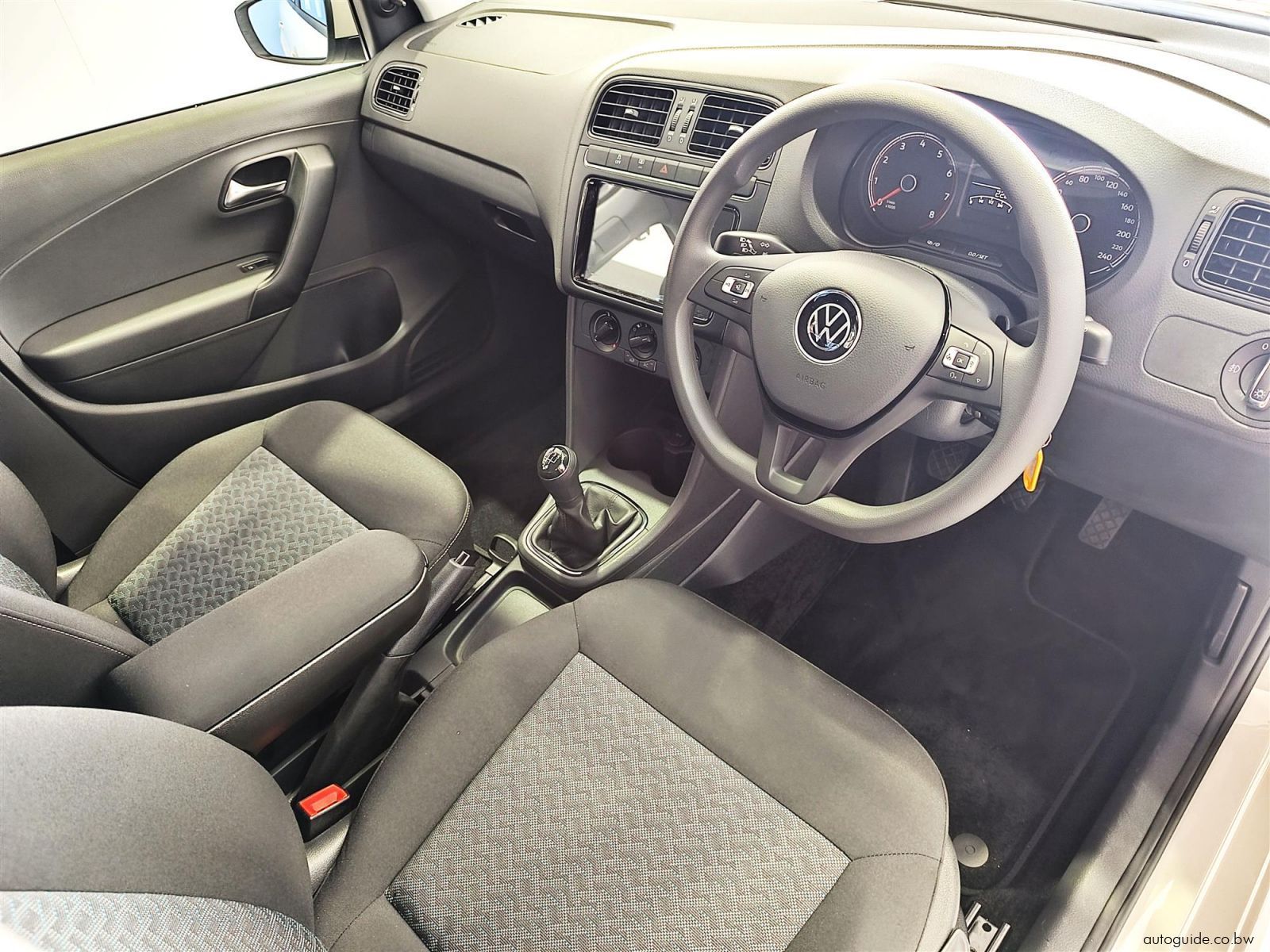 2025 Volkswagen Polo Vivo Life 1.4L photo