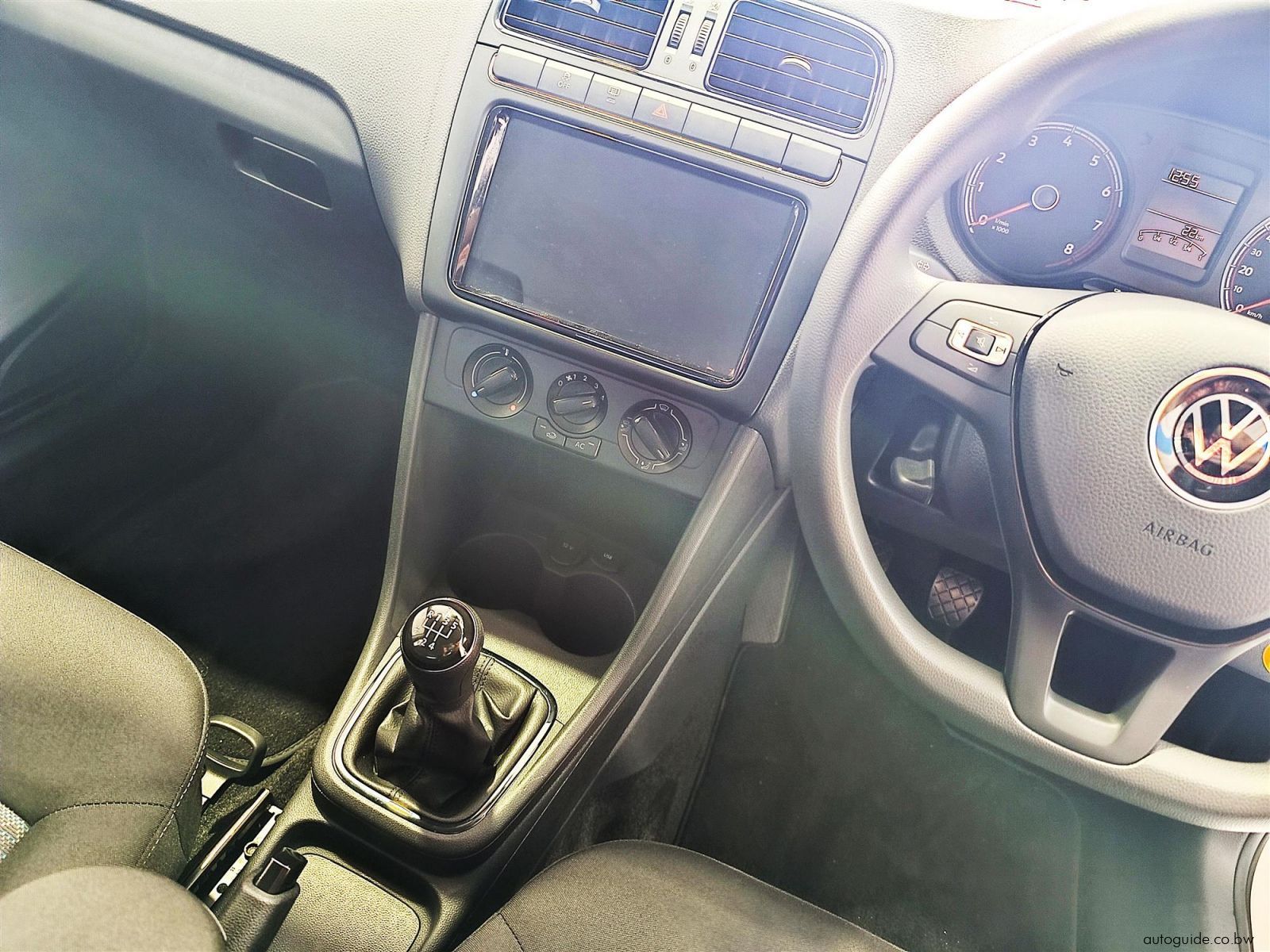 2025 Volkswagen Polo Vivo Life 1.4L photo