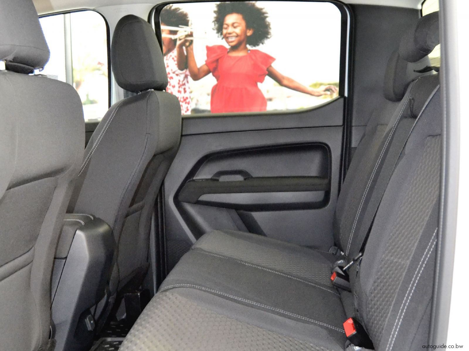 2025 Volkswagen Amarok Life - A/T - 4x2 pictures