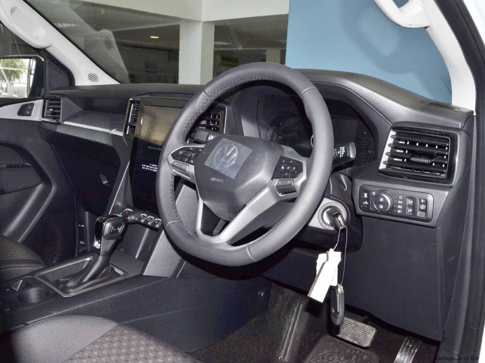 2025 Volkswagen Amarok Life - A/T - 4x2 pictures