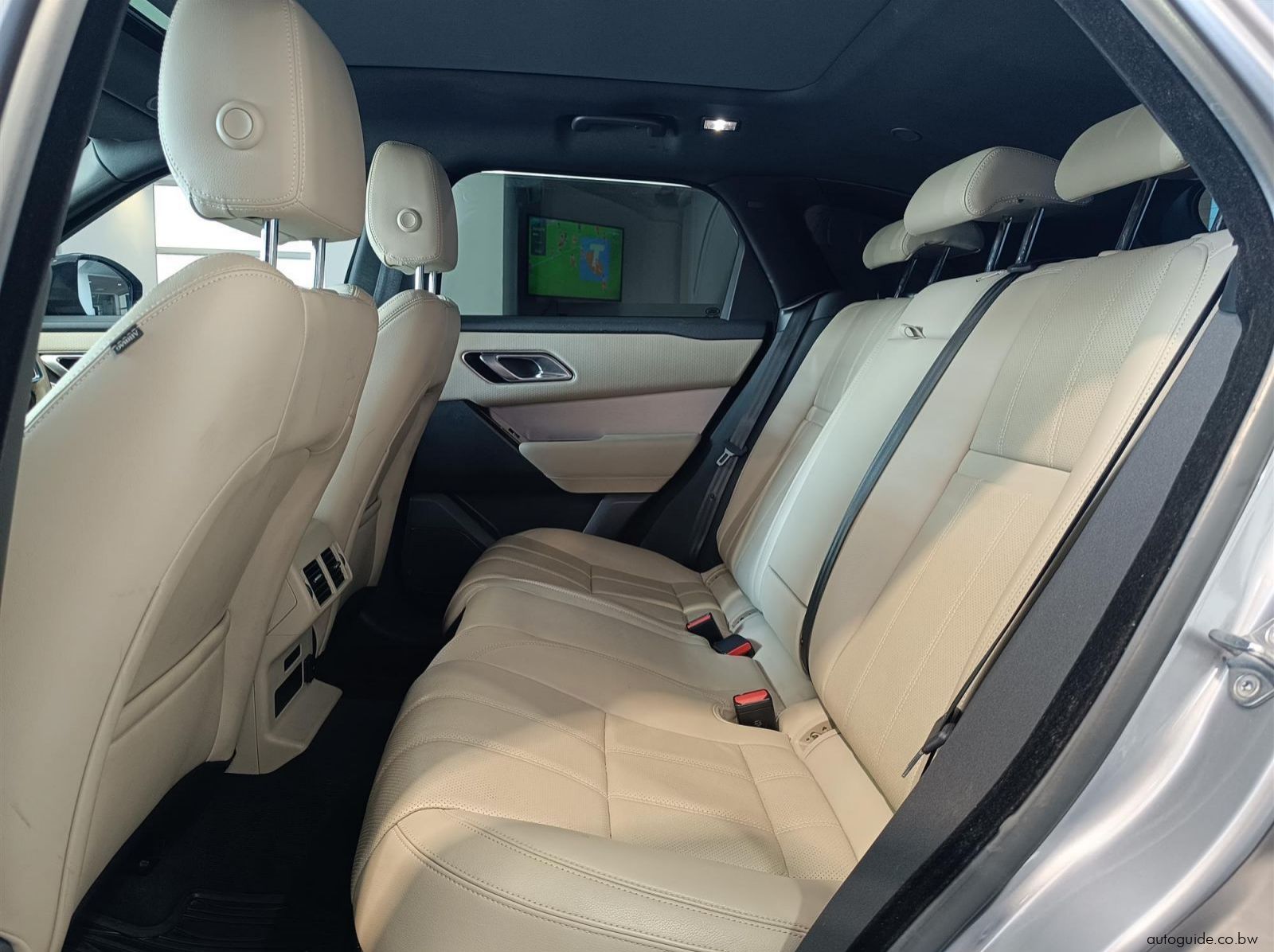 2023 Land Rover Range Rover Velar D300 R-Dynamic SE pictures