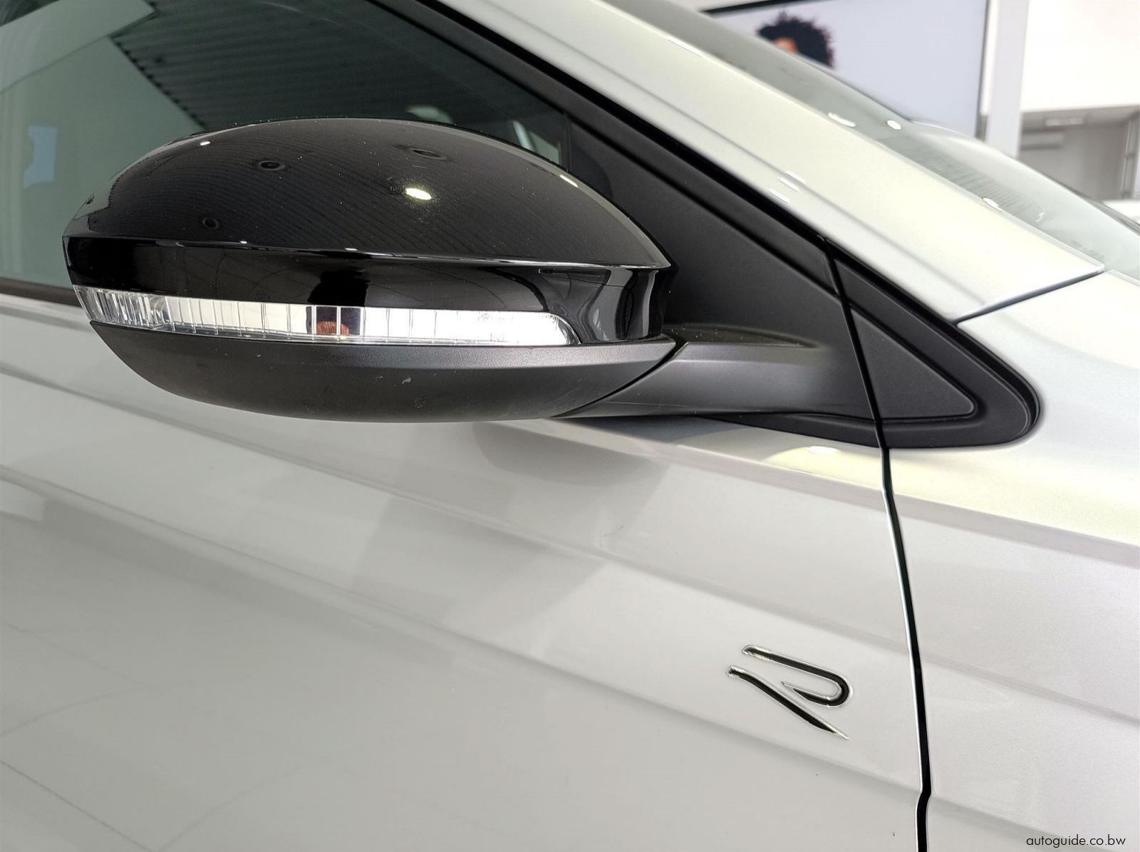 2025 Volkswagen Taigo 1.0TSi R-Line DSG pictures