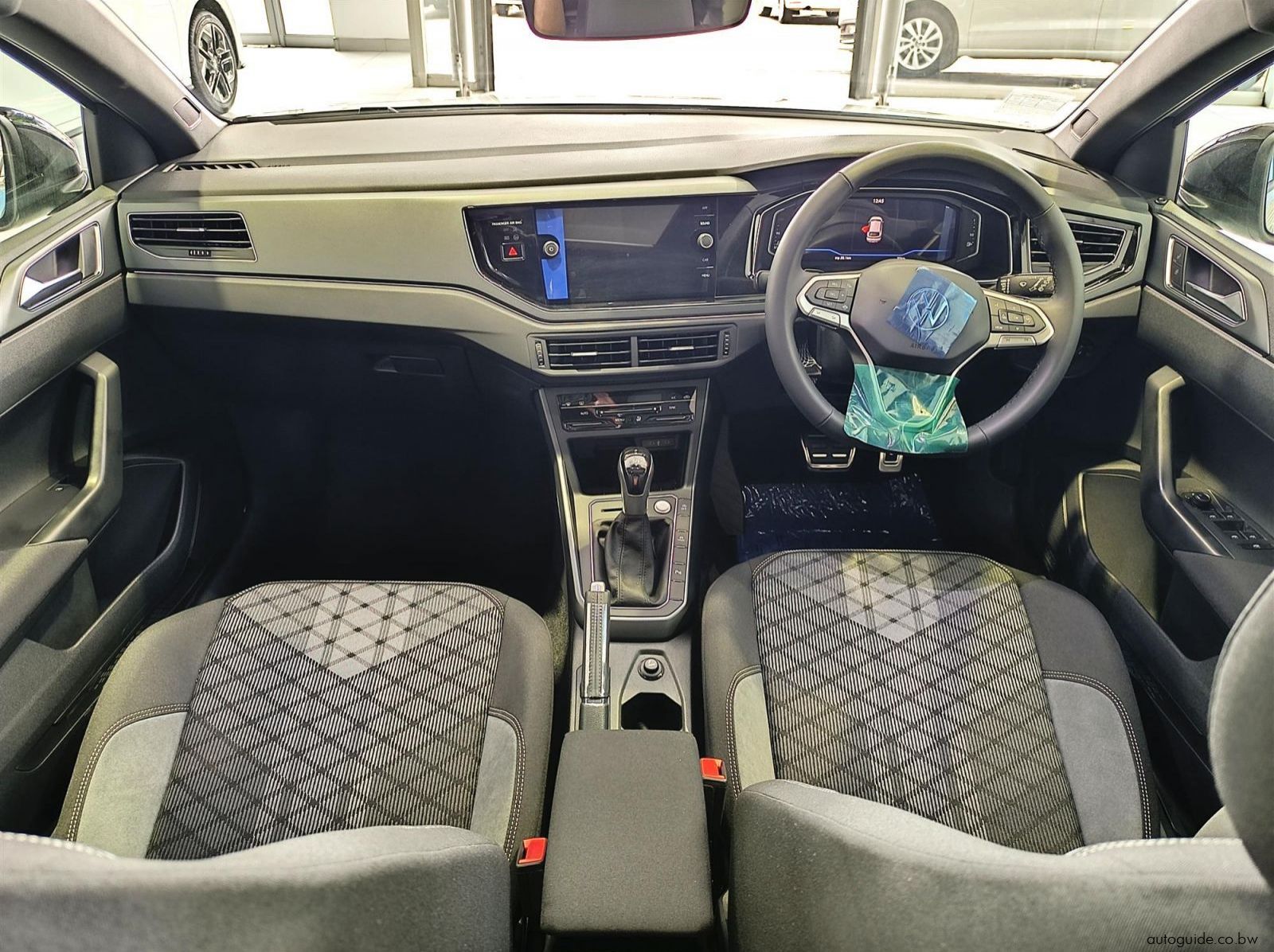 2025 Volkswagen Taigo 1.0TSi R-Line DSG pictures