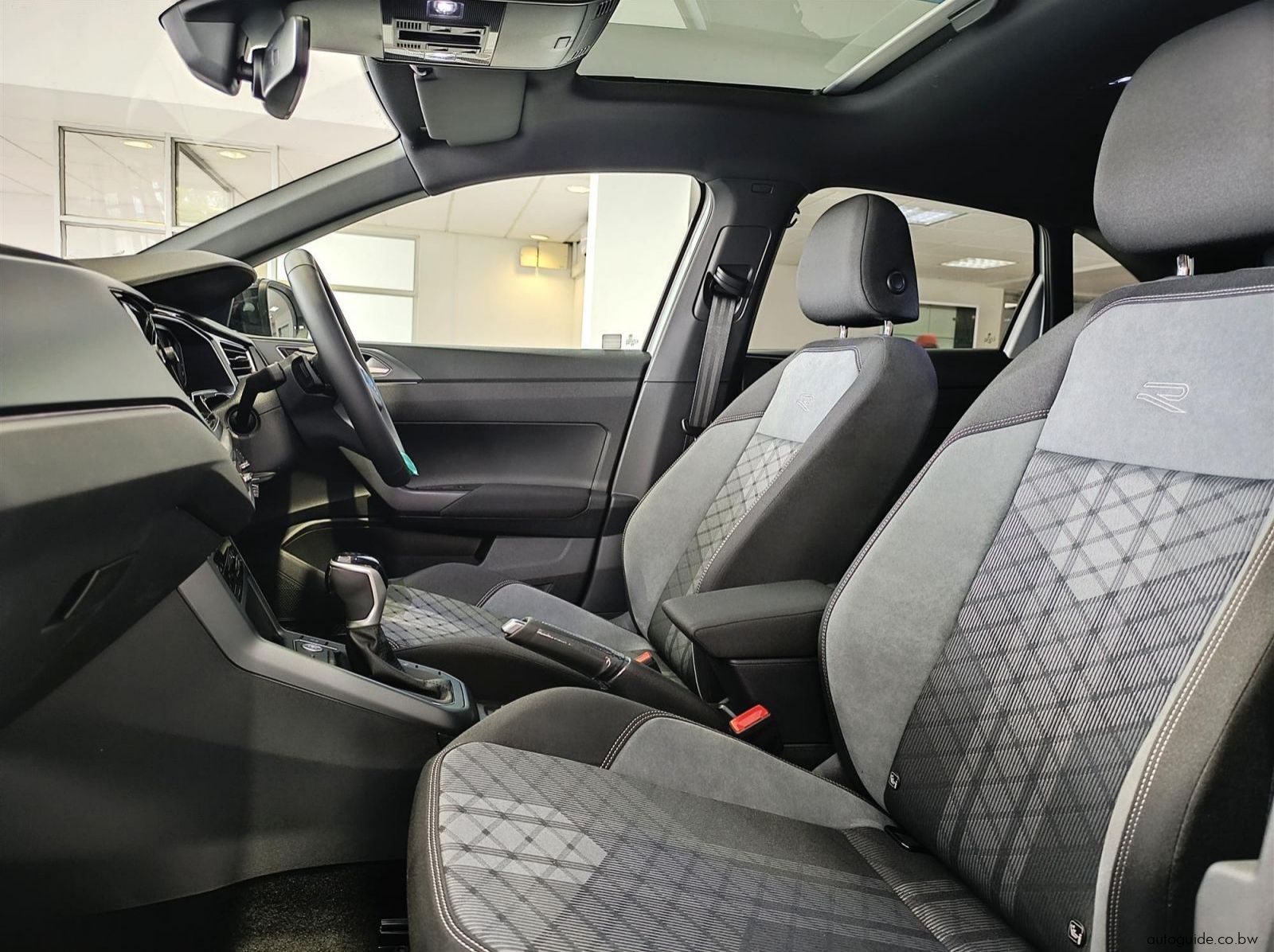2025 Volkswagen Taigo 1.0TSi R-Line DSG pictures