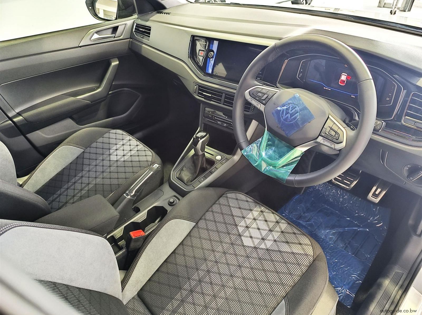 2025 Volkswagen Taigo 1.0TSi R-Line DSG pictures