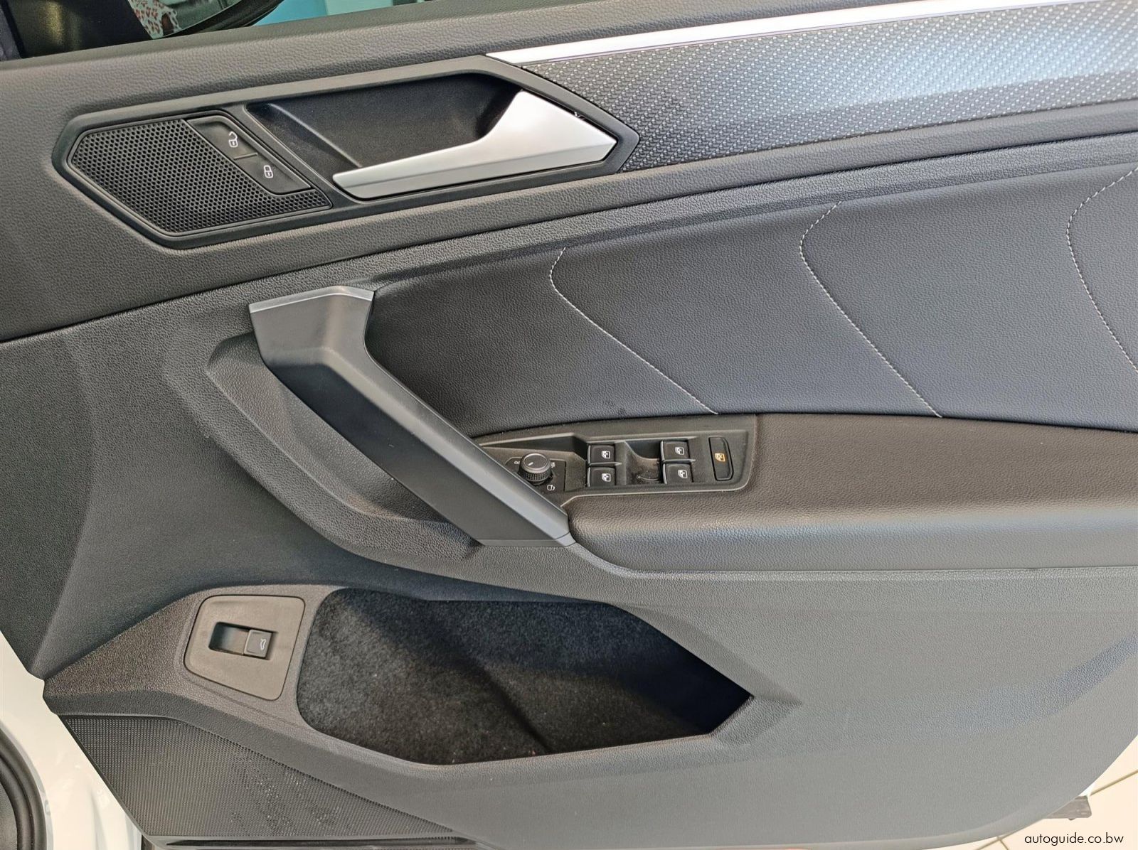 2022 Volkswagen Tiguan 1.4TSi R-Line pictures