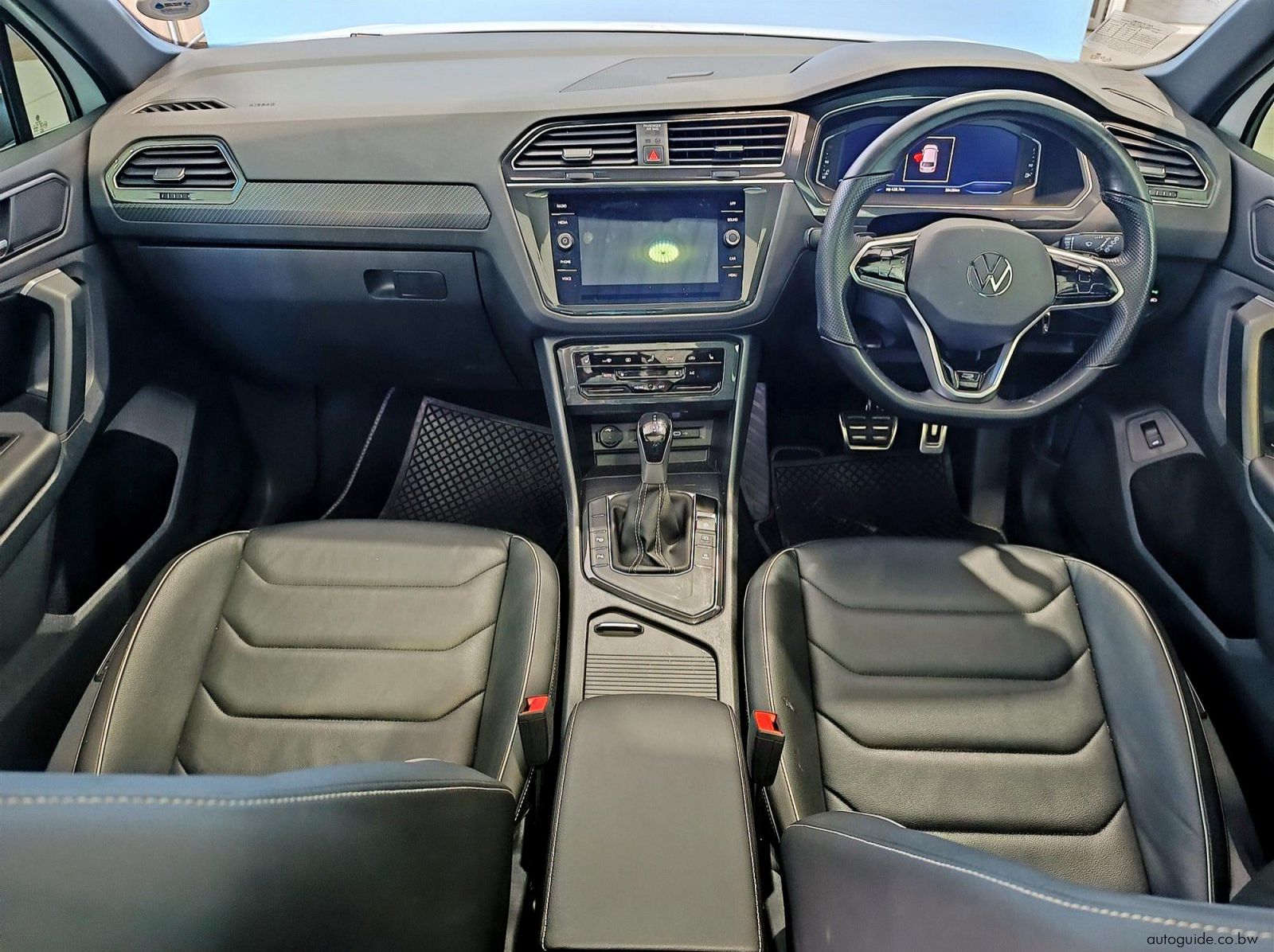 2022 Volkswagen Tiguan 1.4TSi R-Line pictures