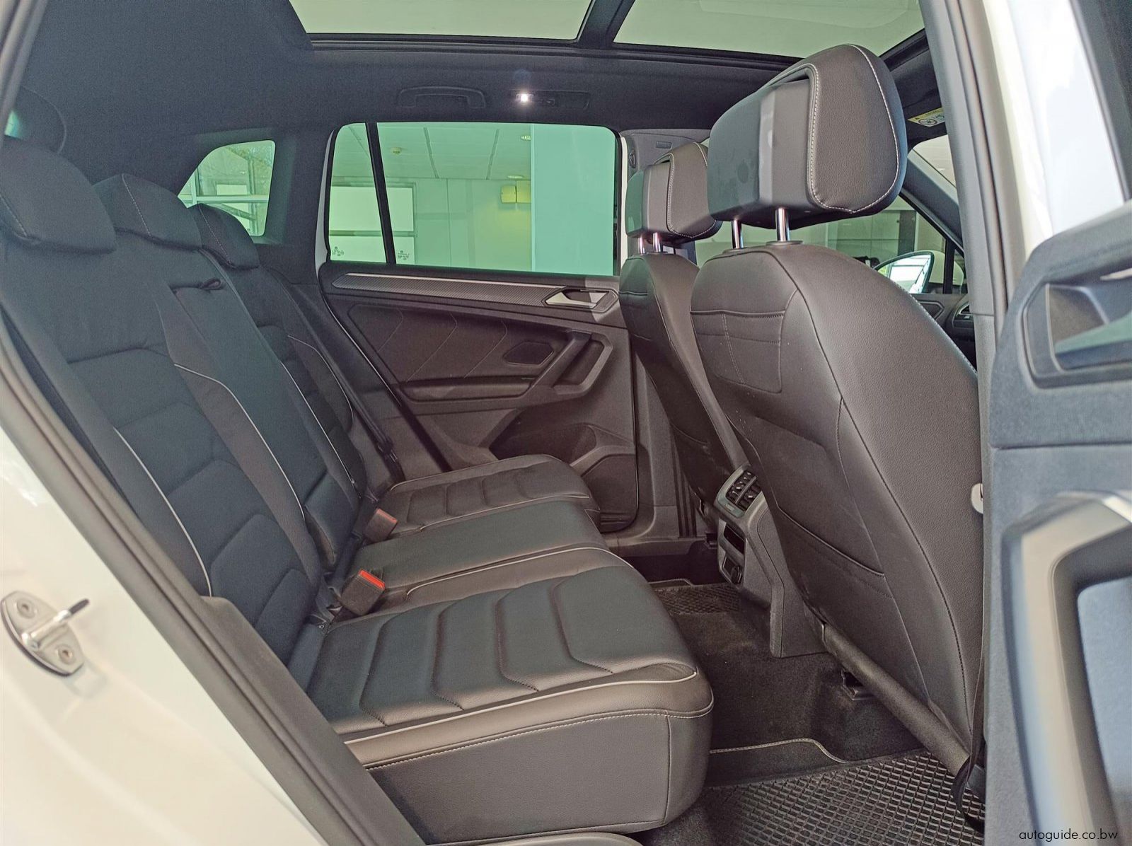 2022 Volkswagen Tiguan 1.4TSi R-Line pictures