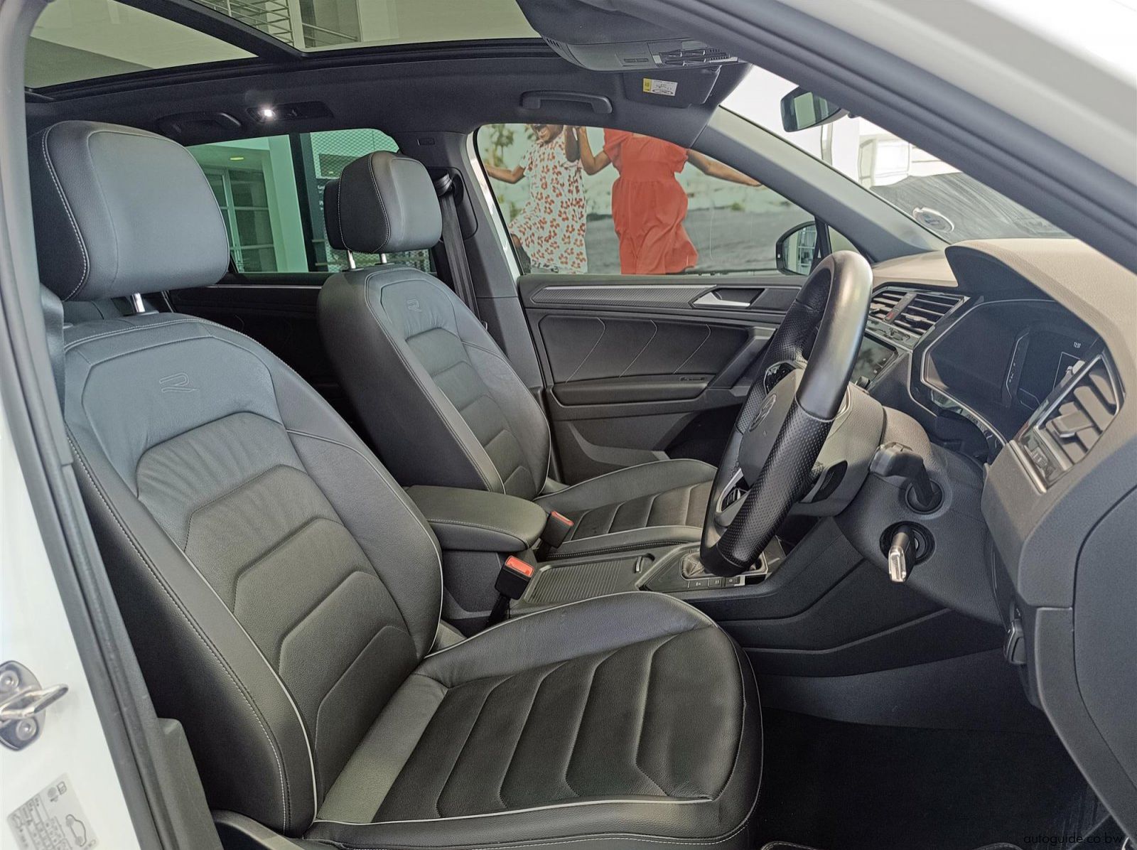 2022 Volkswagen Tiguan 1.4TSi R-Line pictures