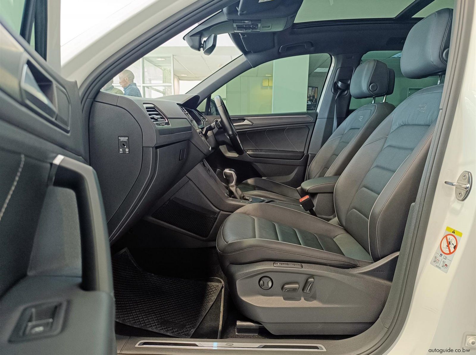 2022 Volkswagen Tiguan 1.4TSi R-Line pictures