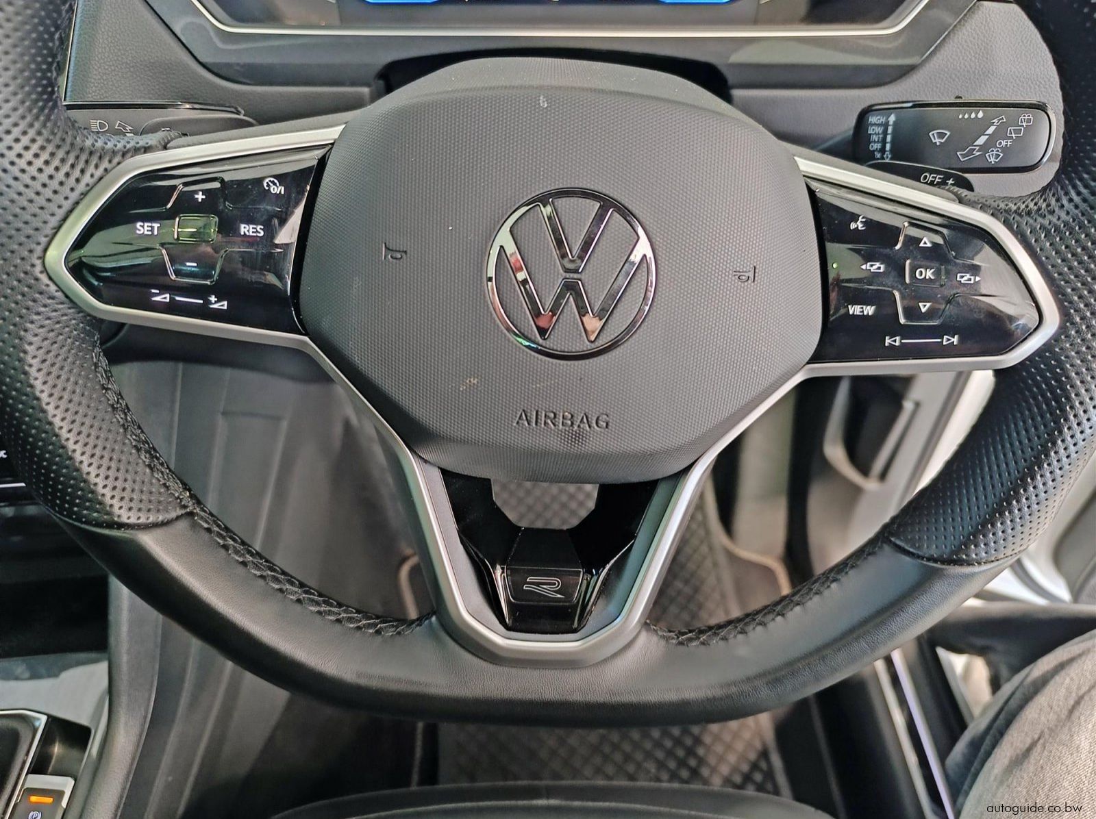 2022 Volkswagen Tiguan 1.4TSi R-Line pictures