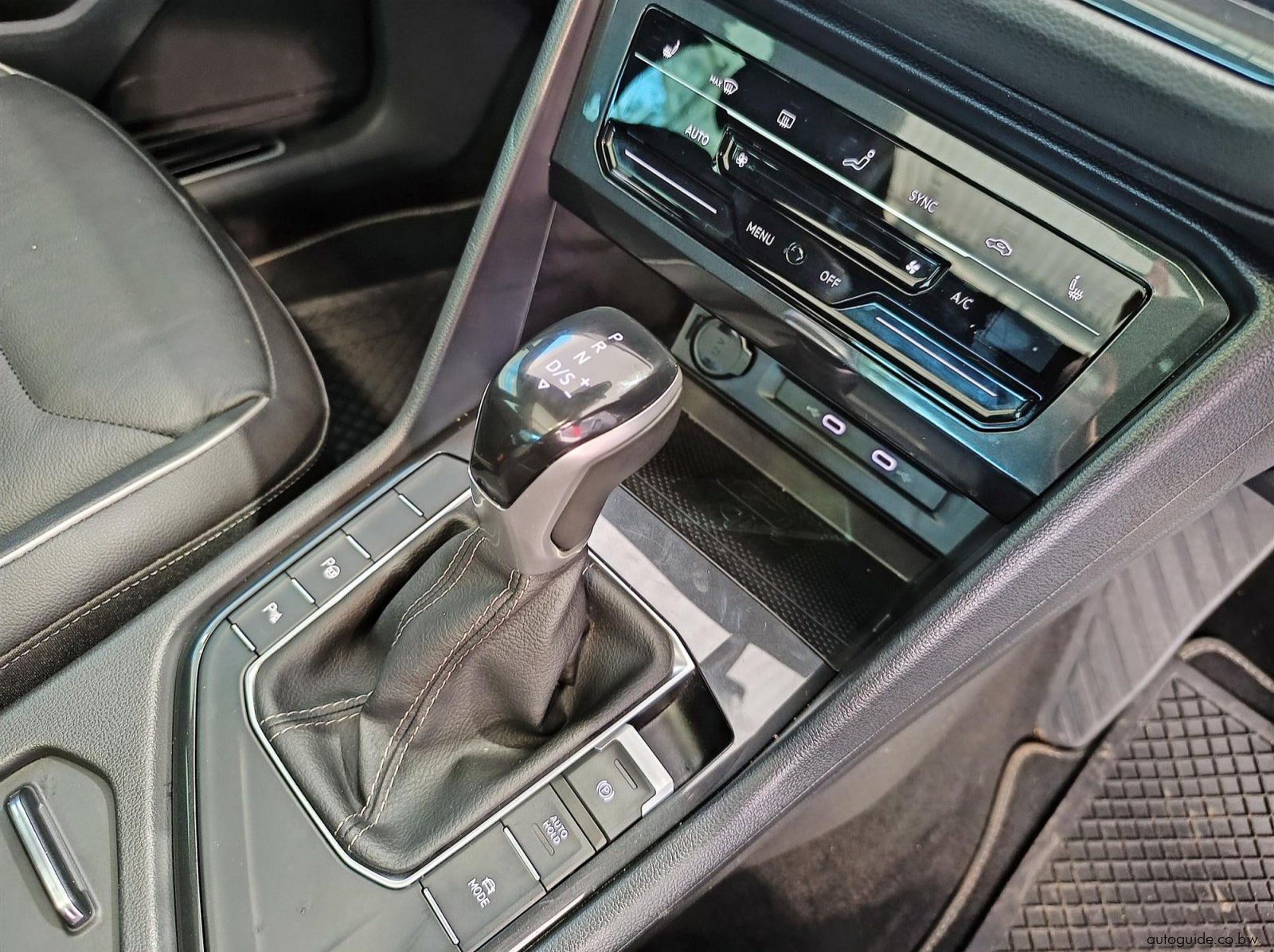 2022 Volkswagen Tiguan 1.4TSi R-Line pictures