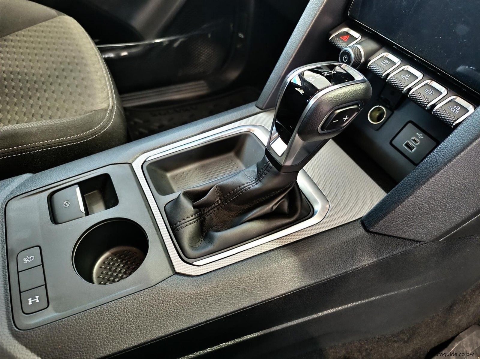 2026 Volkswagen Amarok Life 2.0TDi 125kW pictures