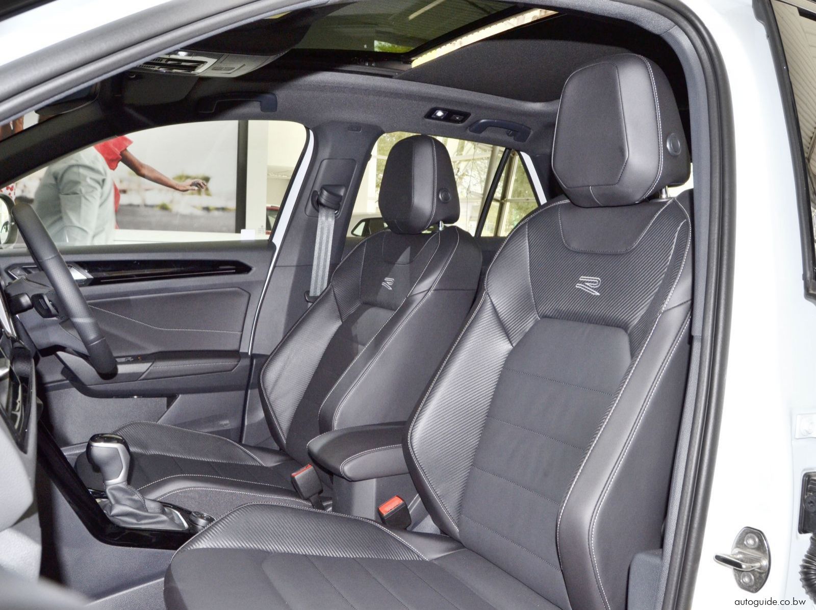 2025 Volkswagen T-Roc 2.0 TSi R-Line pictures