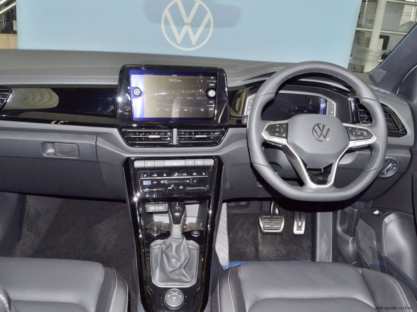 2025 Volkswagen T-Roc 2.0 TSi R-Line pictures