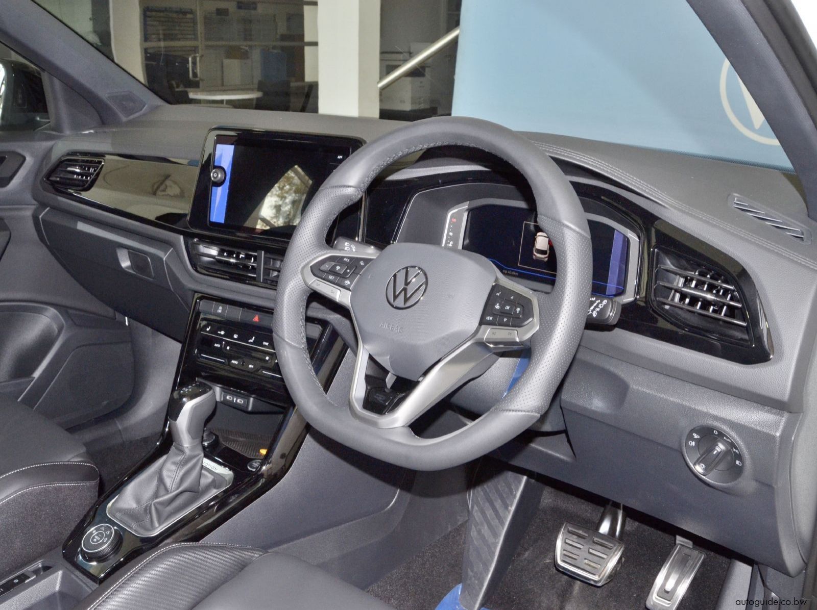 2025 Volkswagen T-Roc 2.0 TSi R-Line pictures