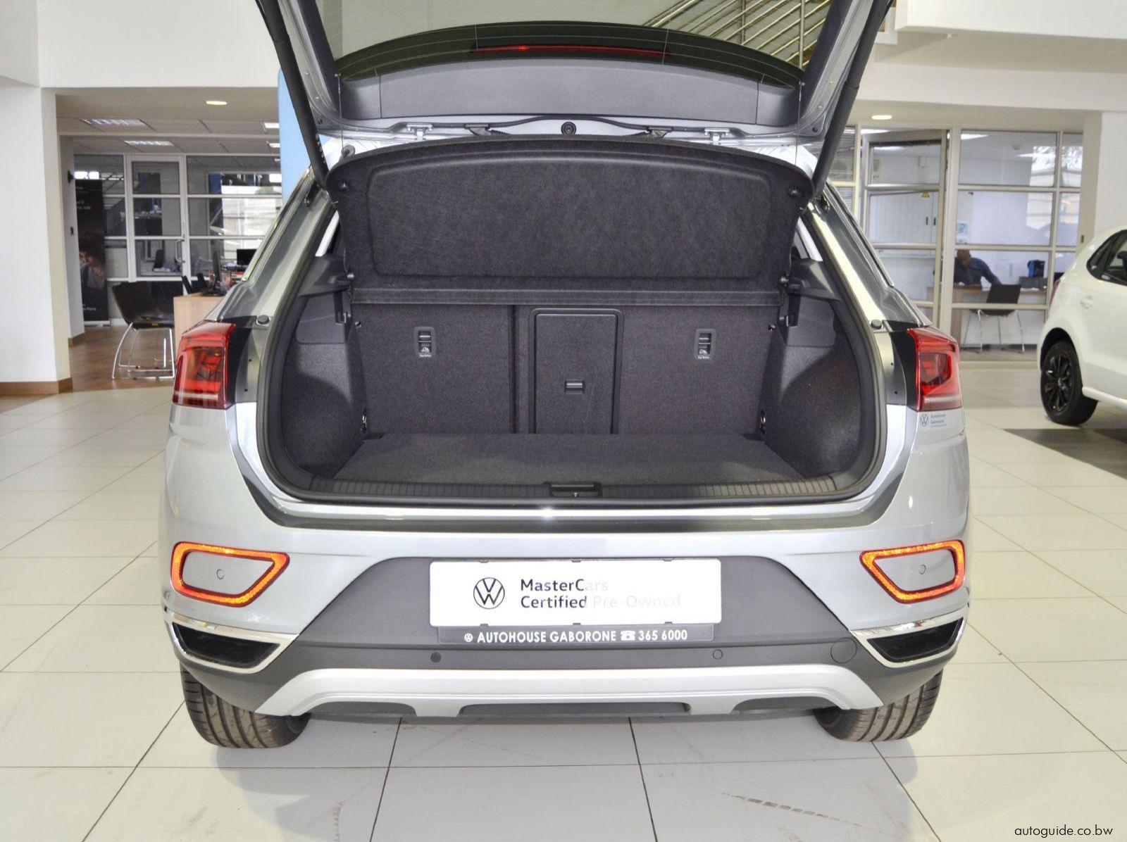 2025 Volkswagen T-Roc TSi Design pictures