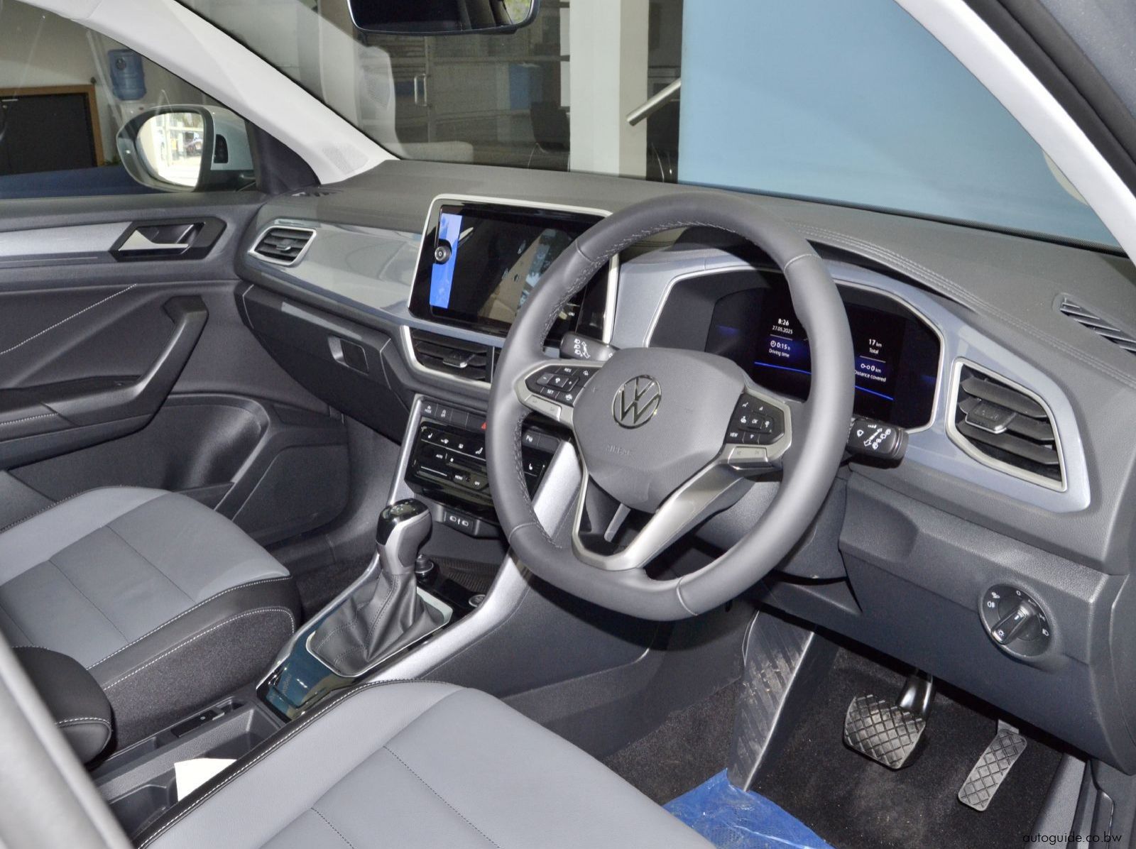 2025 Volkswagen T-Roc TSi Design pictures