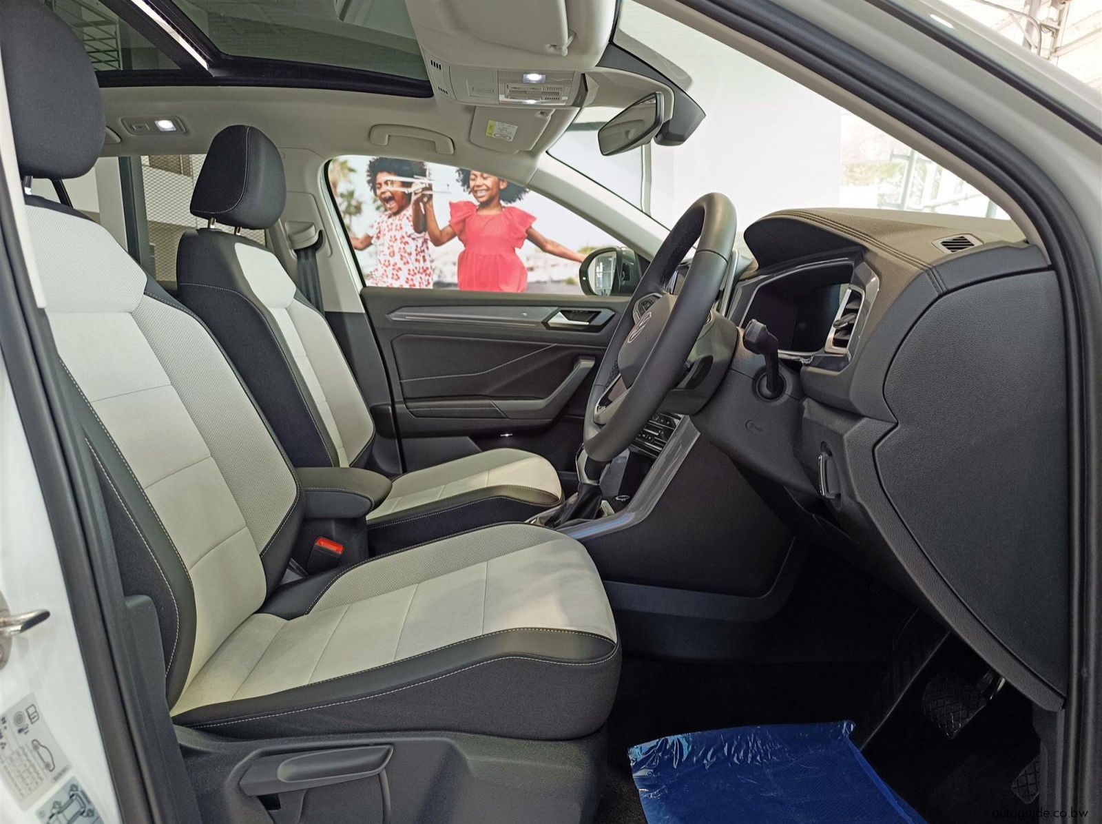 2026 Volkswagen T-Roc 2.0 TSi 4Motion pictures