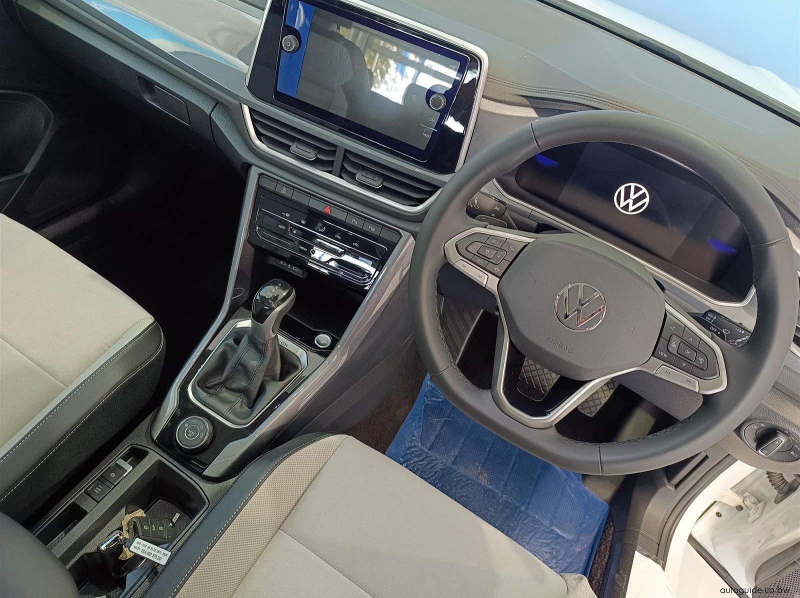 2026 Volkswagen T-Roc 2.0 TSi 4Motion pictures