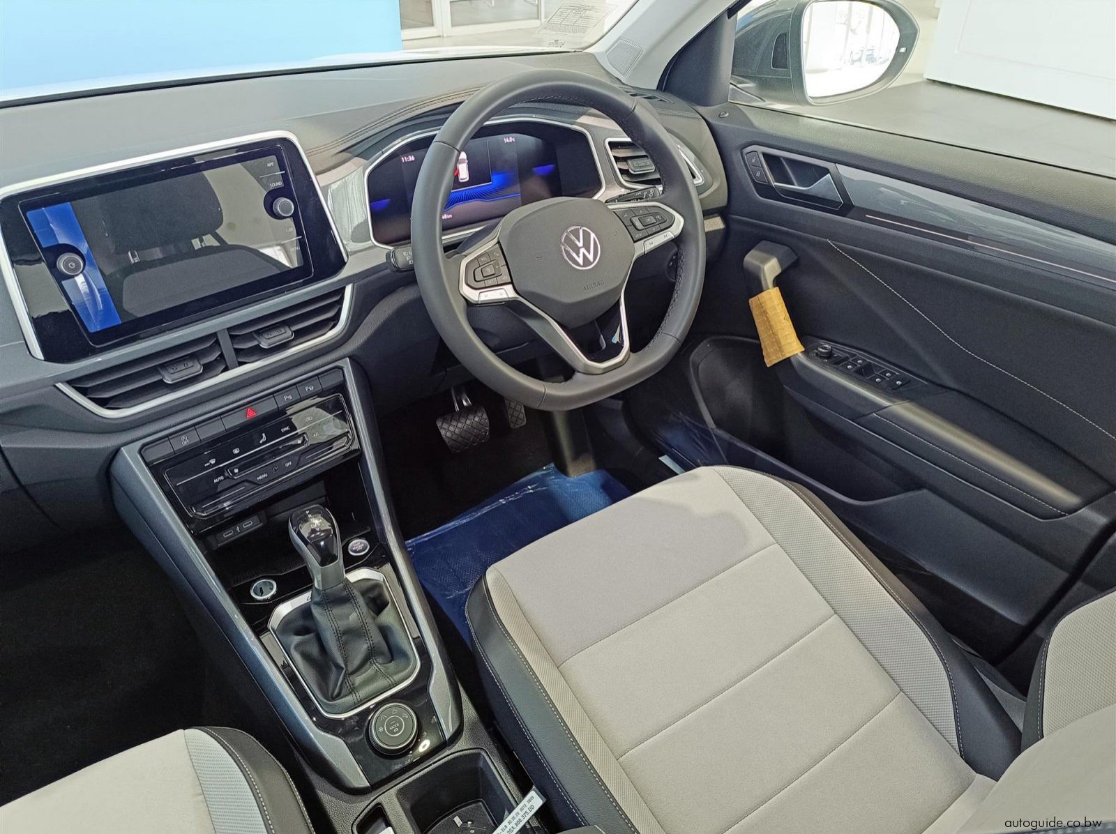 2026 Volkswagen T-Roc 2.0 TSi 4Motion pictures