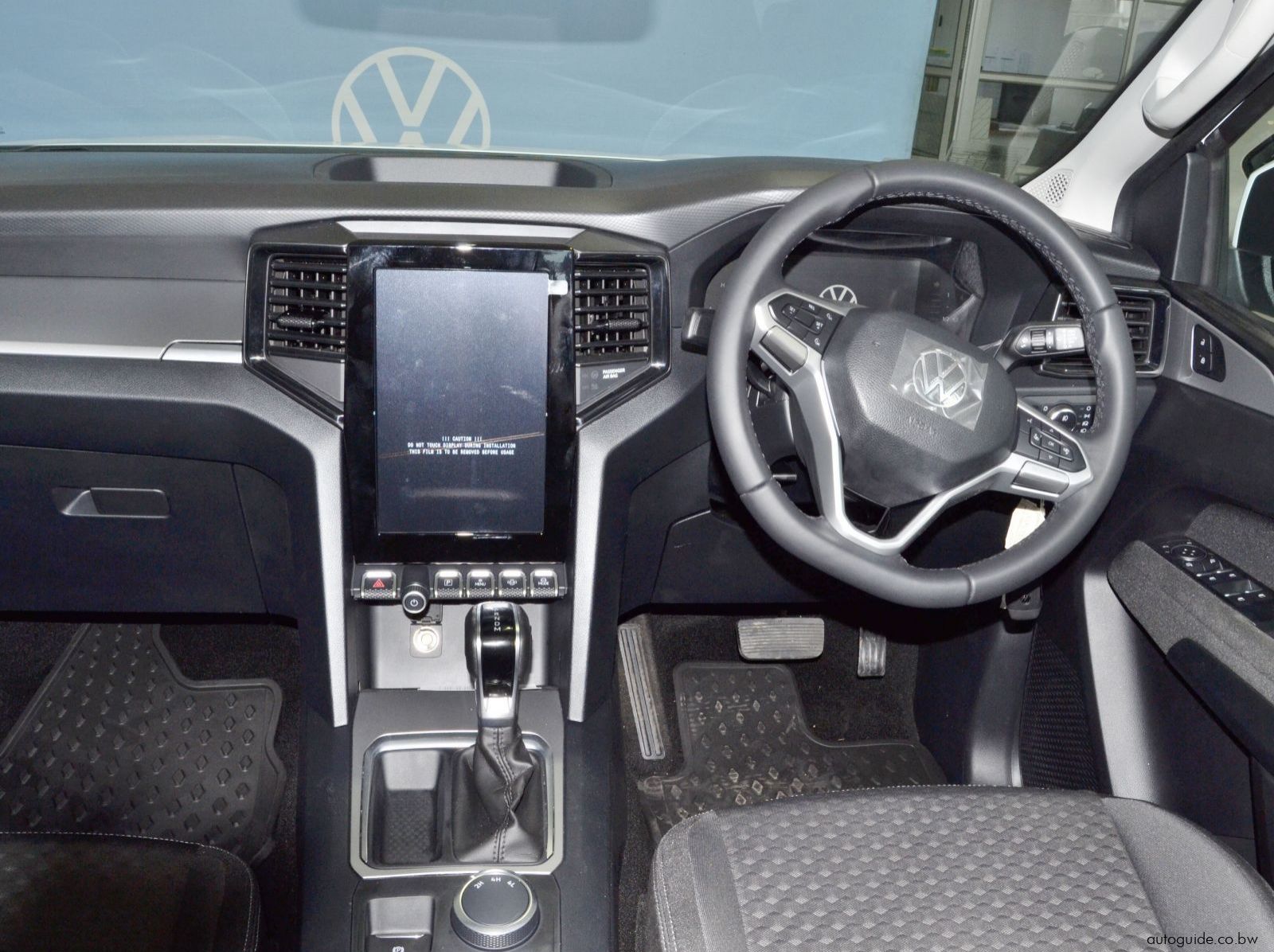 2025 Volkswagen Amarok Life 4Motion pictures