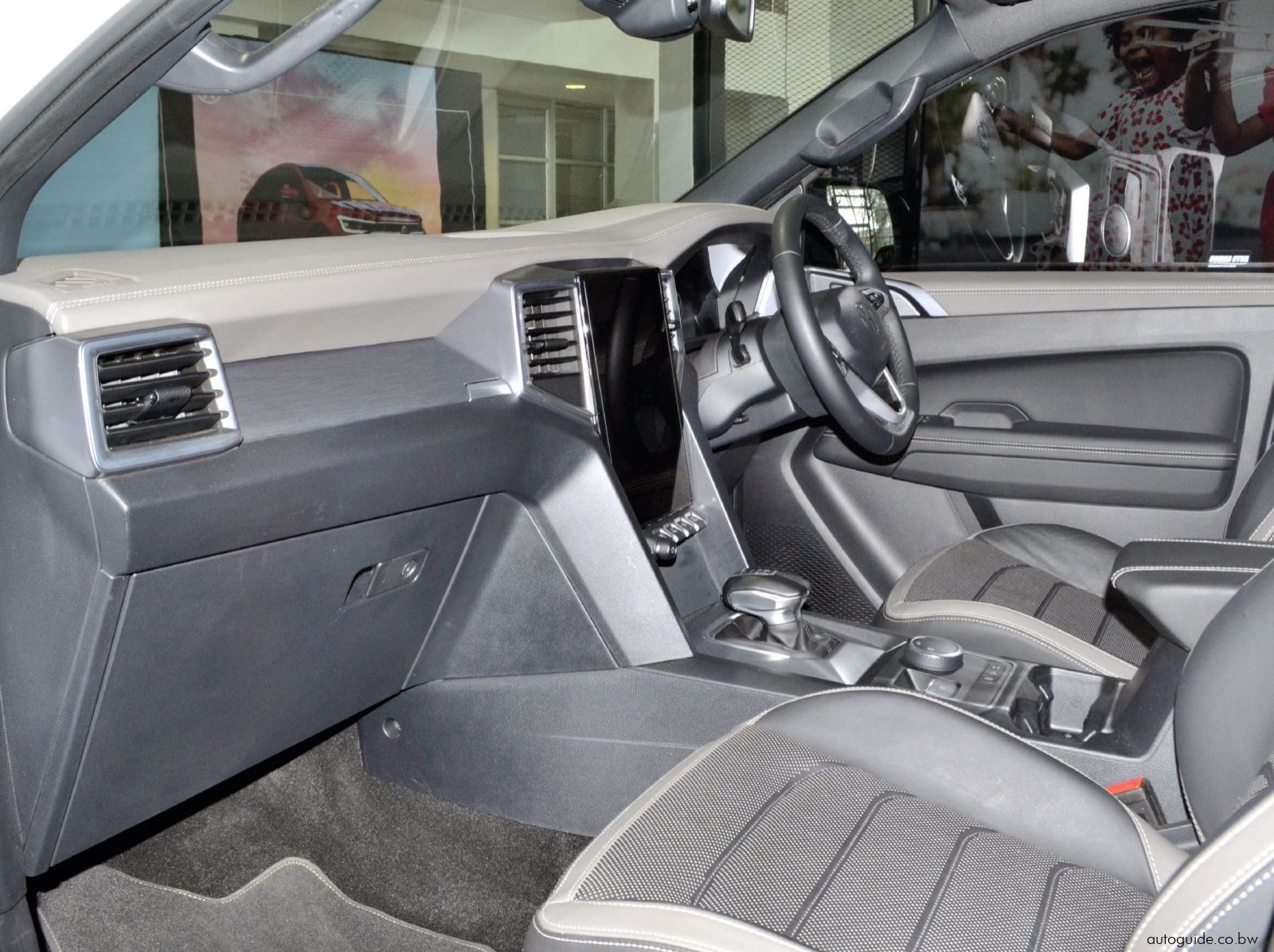 2025 Volkswagen Amarok Aventura V6 - 4 Motion pictures