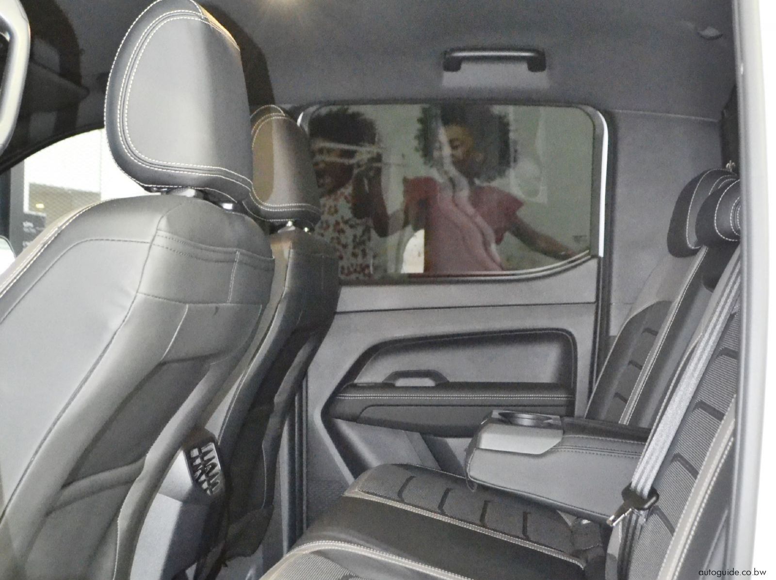 2025 Volkswagen Amarok Aventura V6 - 4 Motion pictures