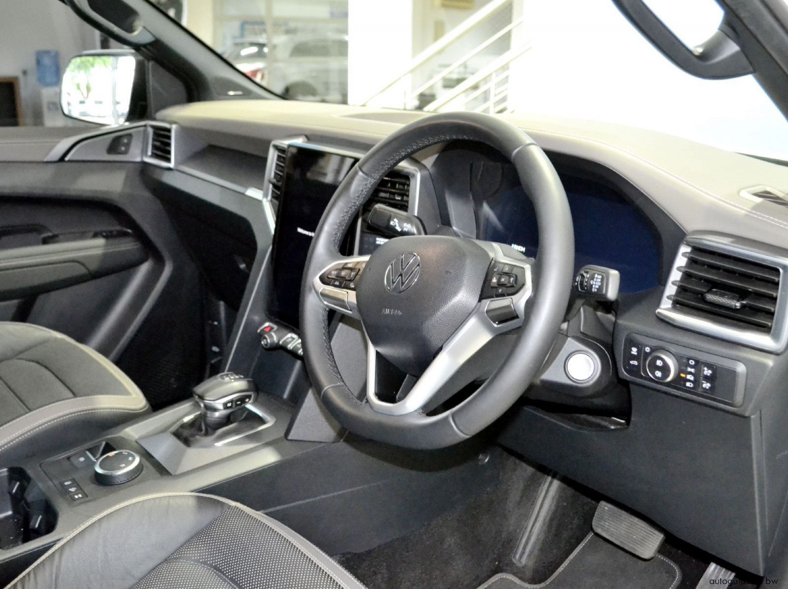 2025 Volkswagen Amarok Aventura V6 - 4 Motion pictures