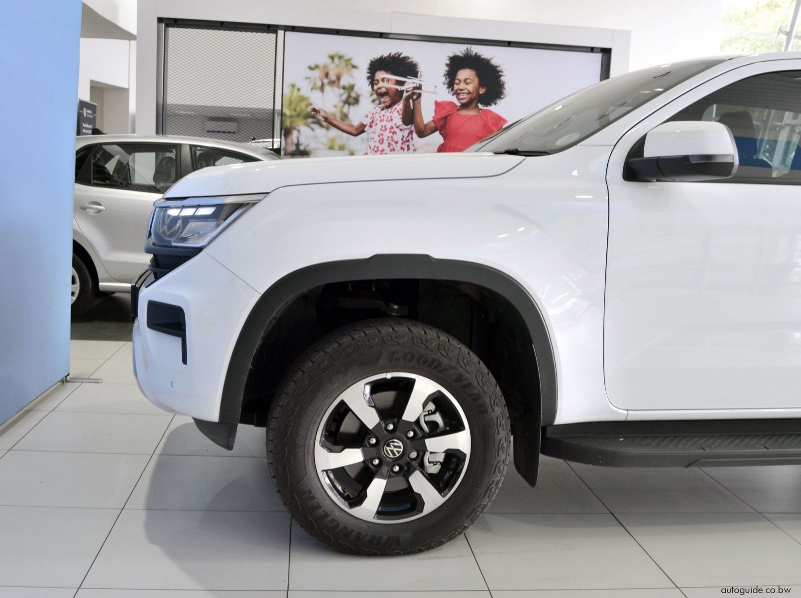 2025 Volkswagen Amarok Life 4Motion pictures