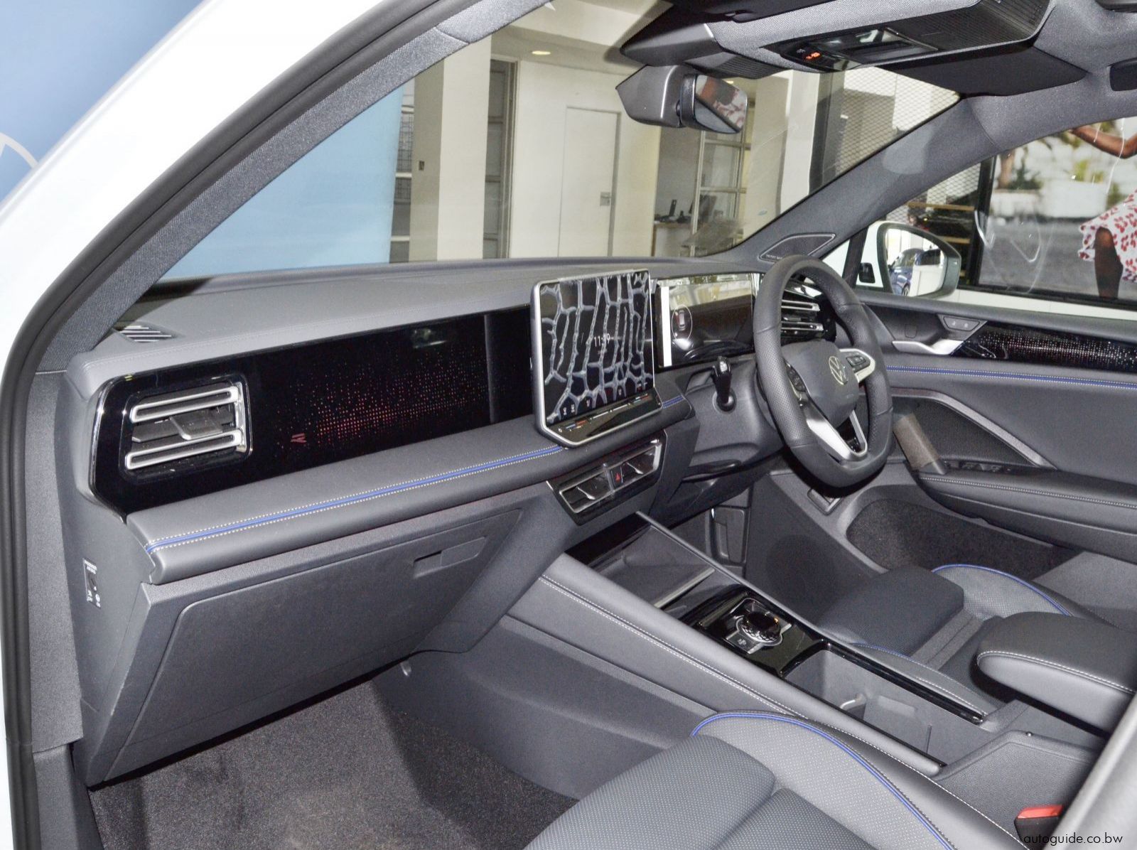 2025 Volkswagen Tiguan 2.0 TDi R-Line pictures