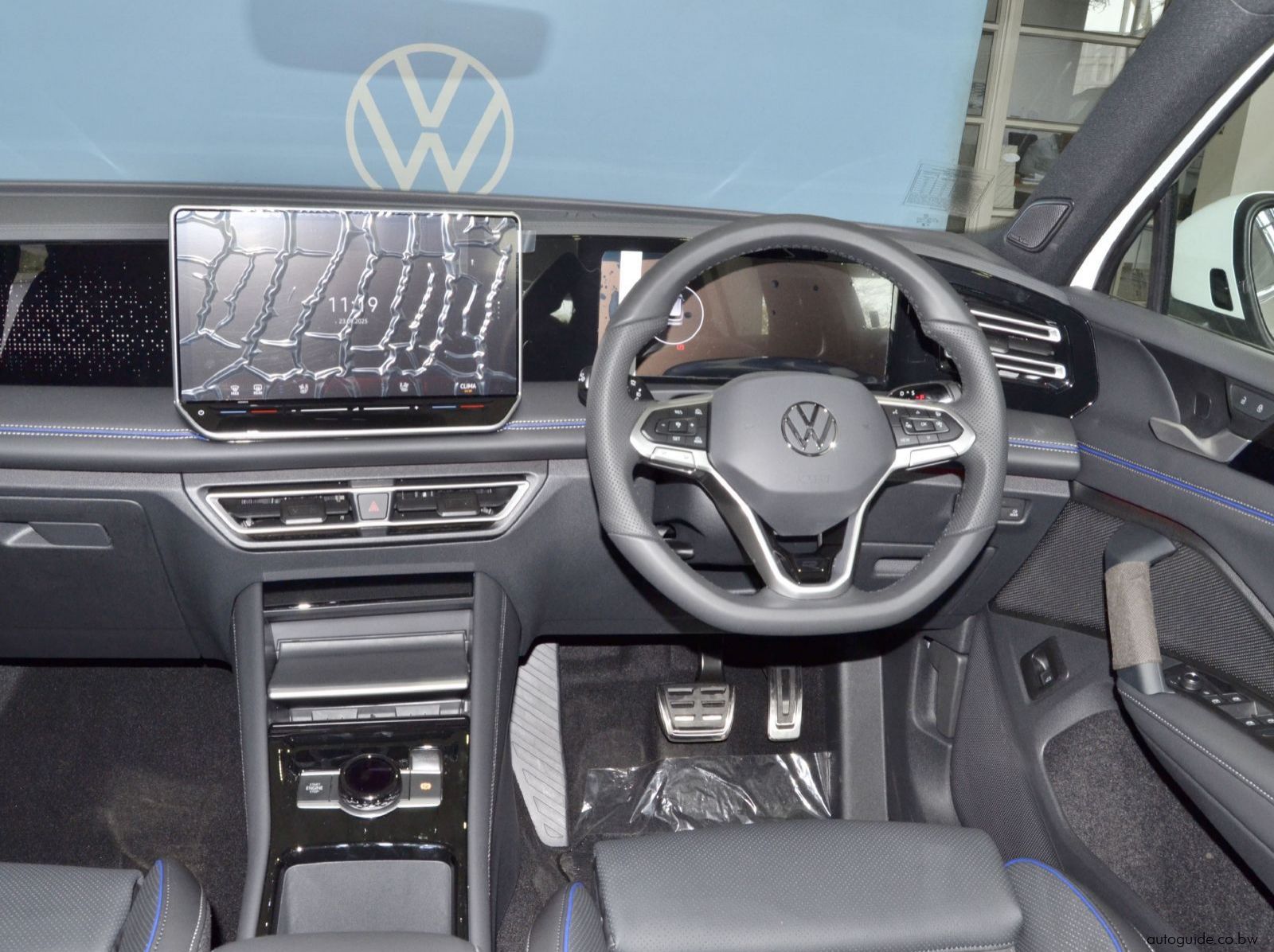 2025 Volkswagen Tiguan 2.0 TDi R-Line pictures