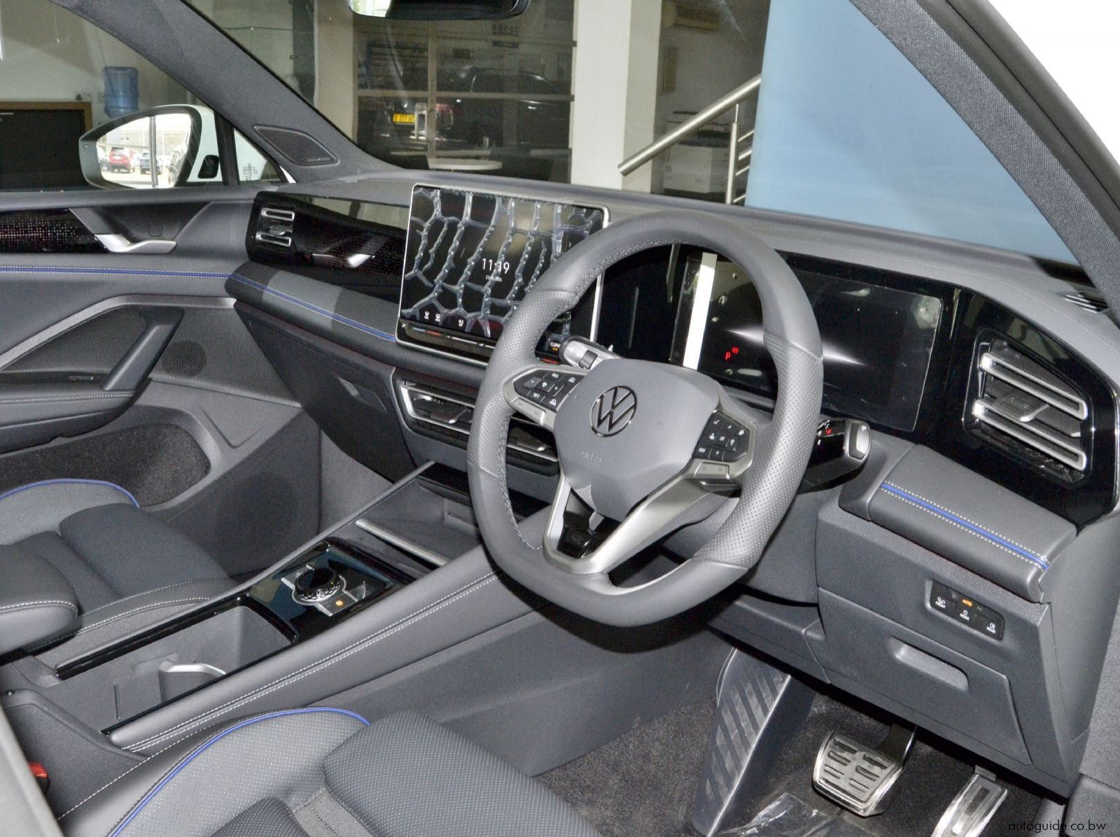 2025 Volkswagen Tiguan 2.0 TDi R-Line pictures