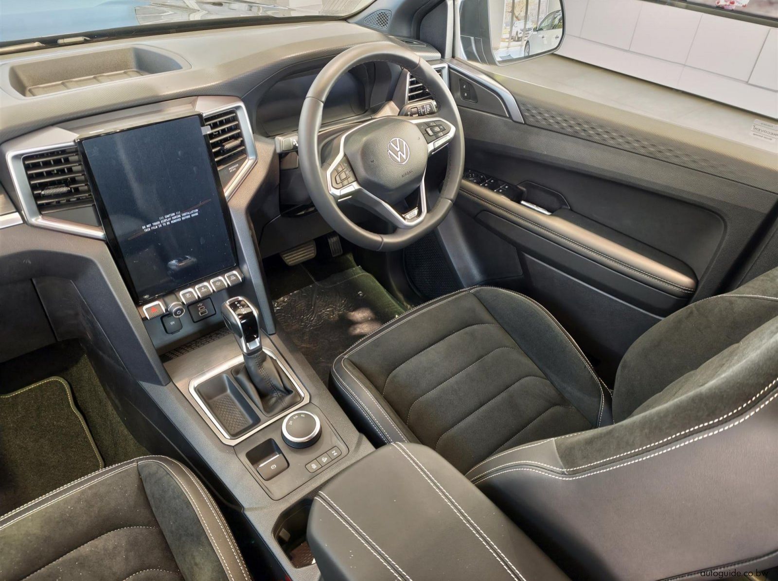 2026 Volkswagen Amarok Dark Label 2.0TDi 4x4 A/T pictures