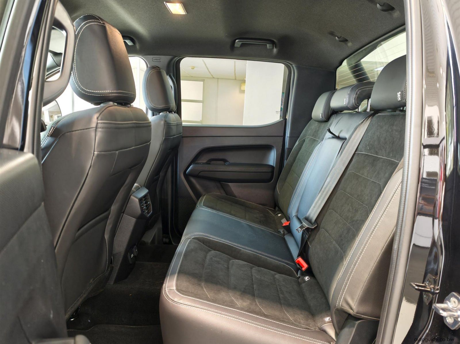 2026 Volkswagen Amarok Dark Label 2.0TDi 4x4 A/T pictures