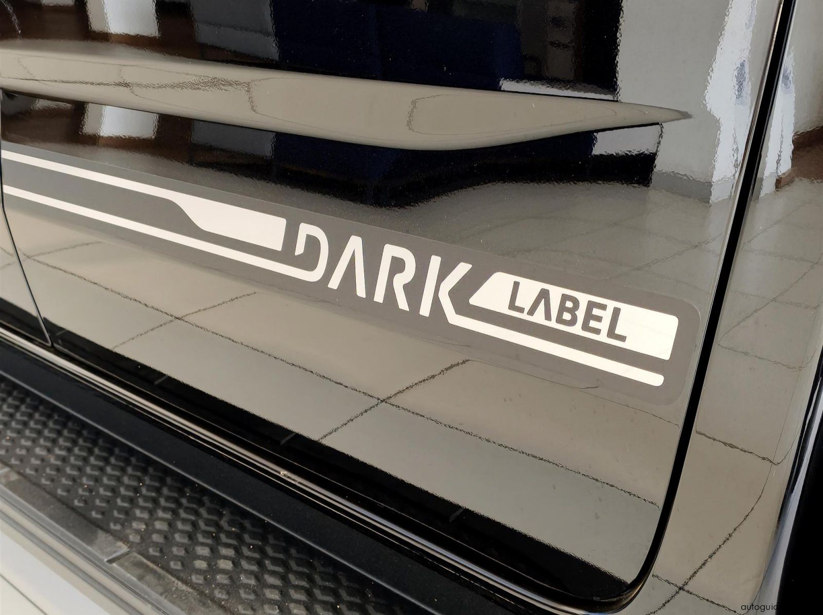 2026 Volkswagen Amarok Dark Label 2.0TDi 4x4 A/T pictures