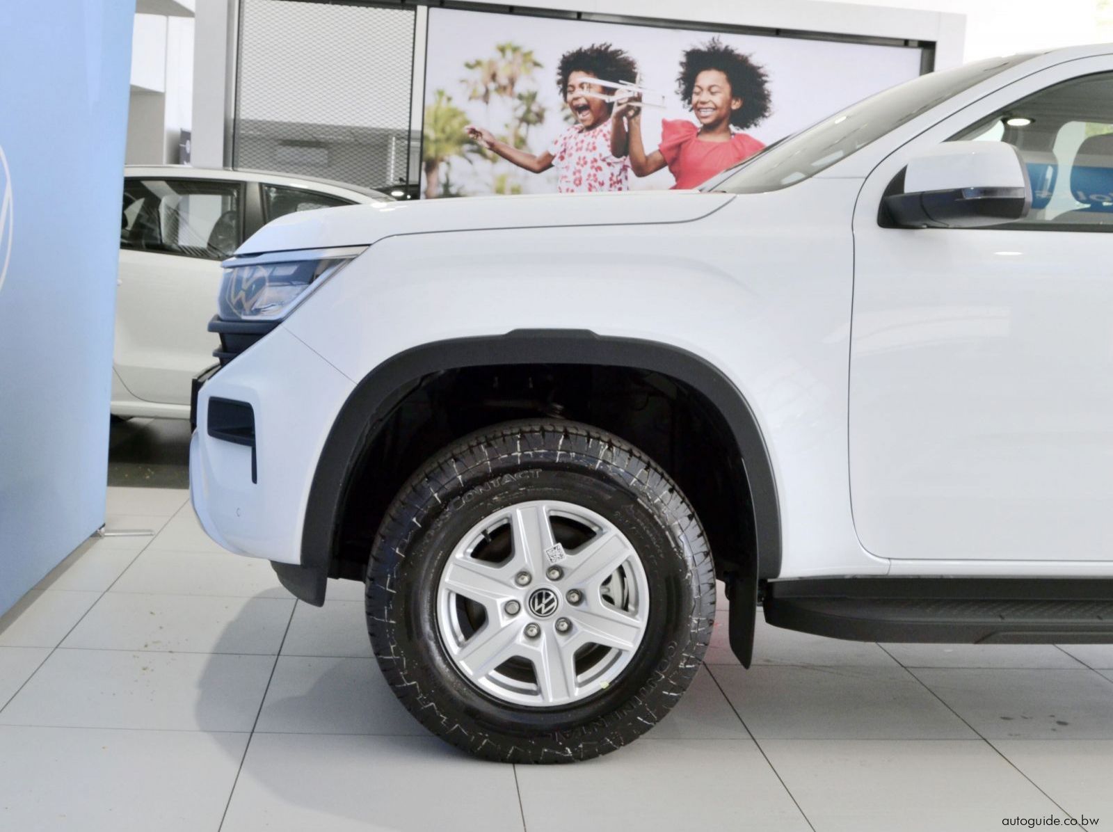 2025 Volkswagen Amarok Life 4Motion pictures