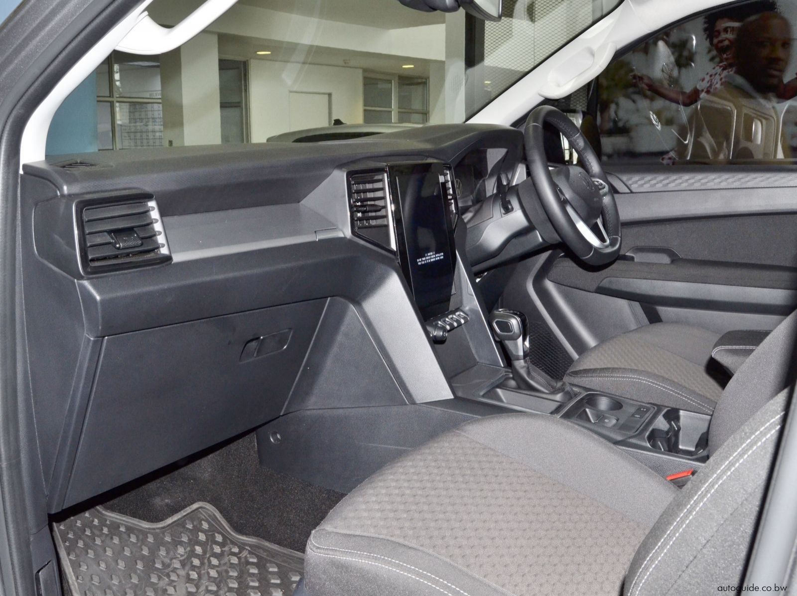 2025 Volkswagen Amarok Life pictures